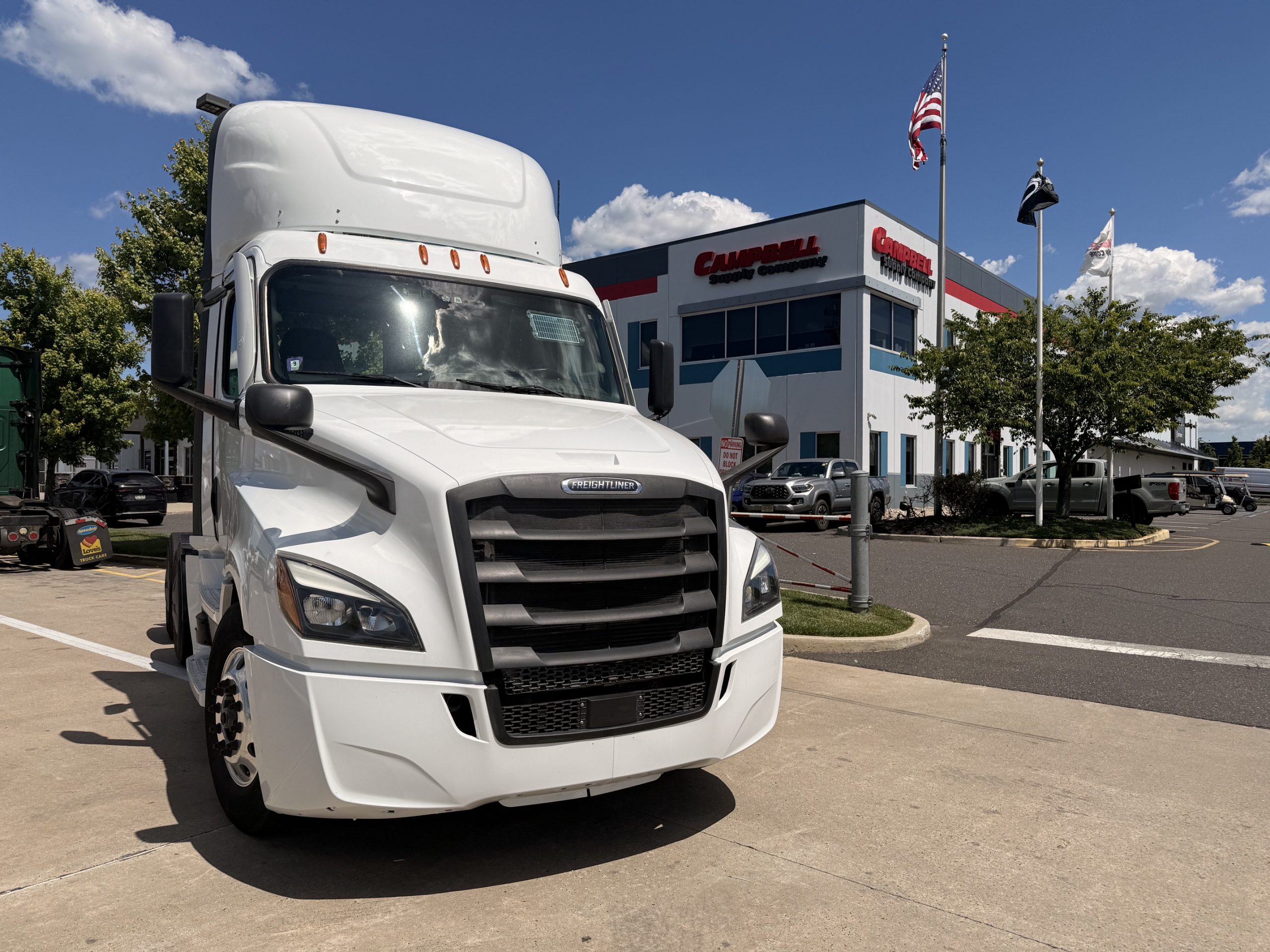 2021 Freightliner CASCADIA PT126D 2021 Freightliner CASCADIA PT126D - image 1 of 6