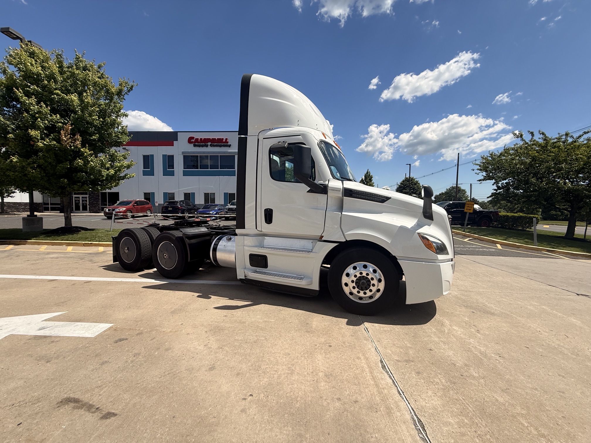 2021 Freightliner CASCADIA PT126D 2021 Freightliner CASCADIA PT126D - image 2 of 6