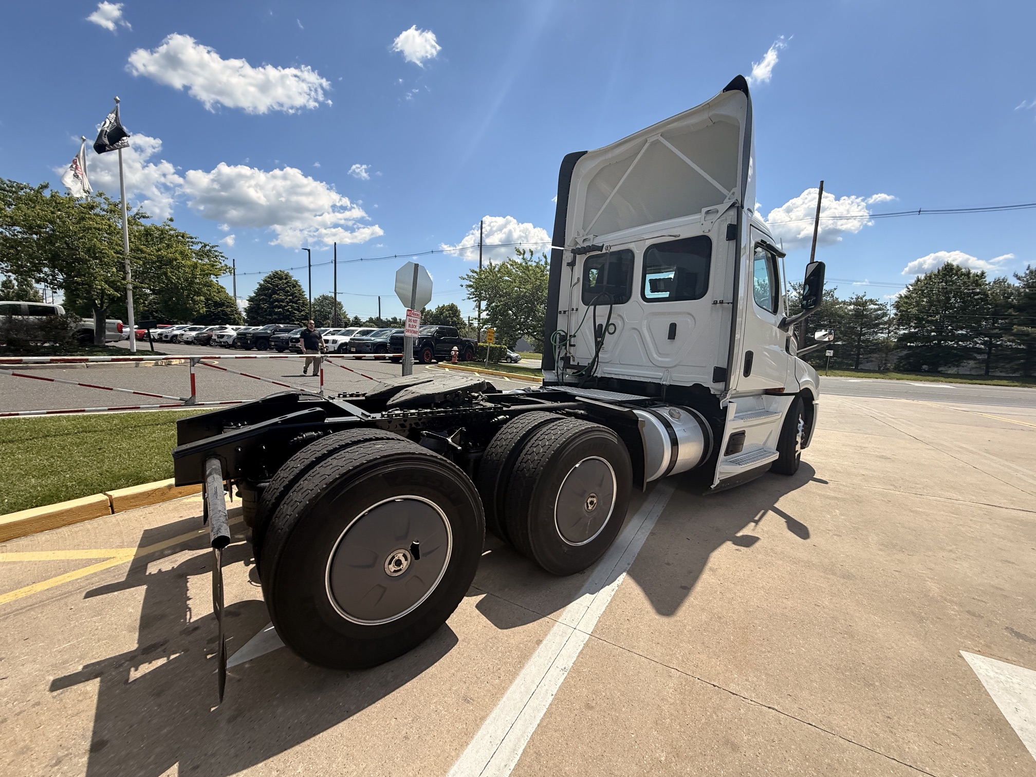 2021 Freightliner CASCADIA PT126D 2021 Freightliner CASCADIA PT126D - image 5 of 6