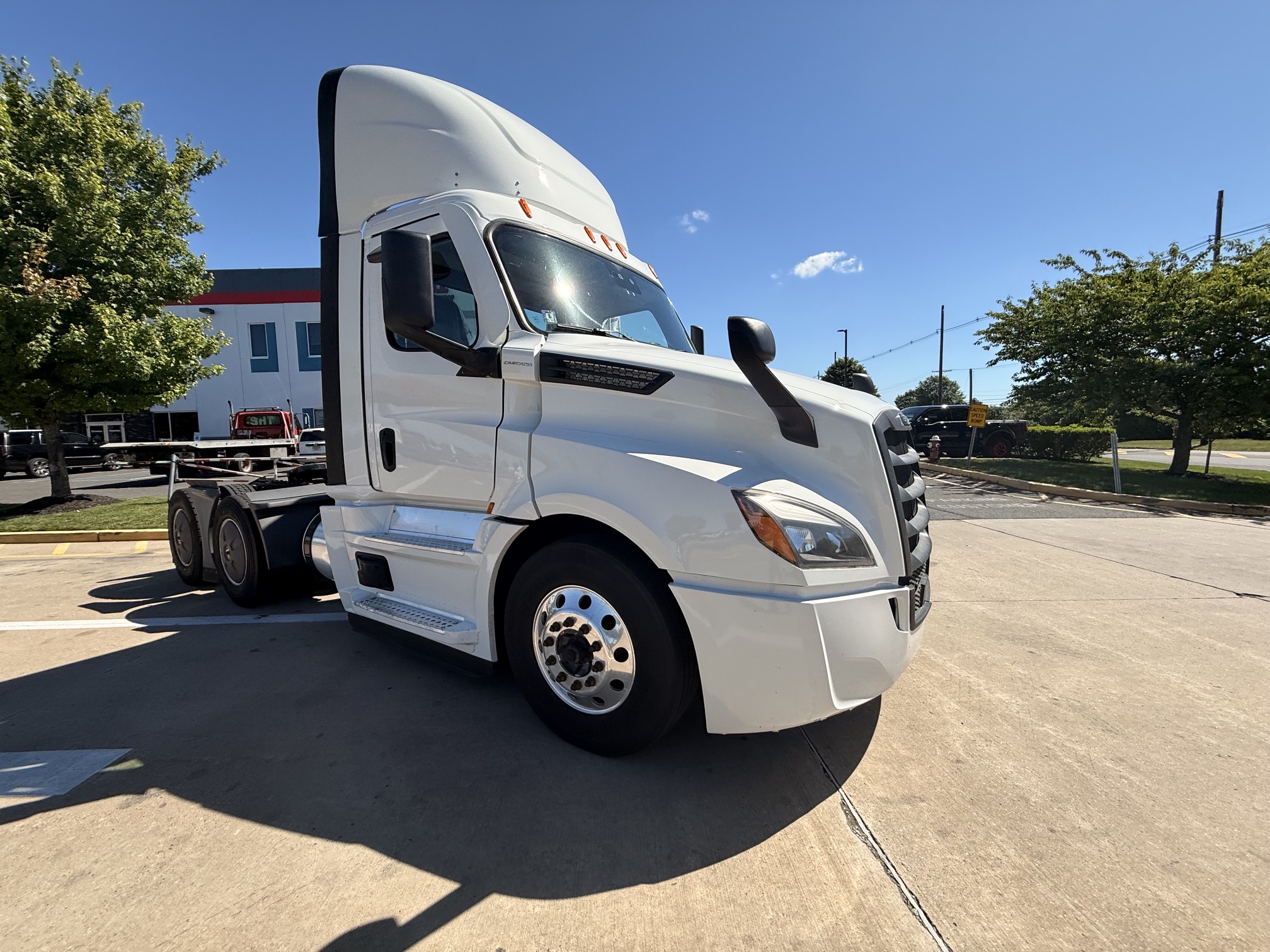 2021 FREIGHTLINER CASCADIA PT126D 2021 FREIGHTLINER CASCADIA PT126D - image 1 of 6