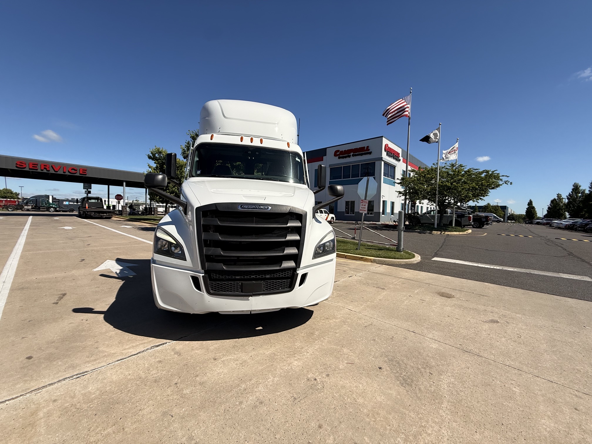 2021 FREIGHTLINER CASCADIA PT126D 2021 FREIGHTLINER CASCADIA PT126D - image 2 of 6