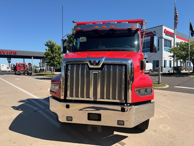 2027 Western Star Trucks 47X 213403-08 2027 Western Star Trucks 47X 213403-08