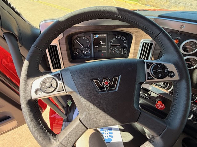 2027 Western Star Trucks 47X 213403-09 2027 Western Star Trucks 47X 213403-09