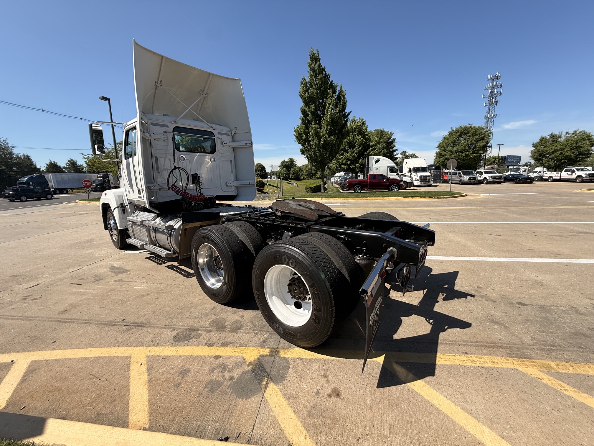 2020 Western Star Trucks 4700SF 2020 Western Star Trucks 4700SF - image 4 of 6