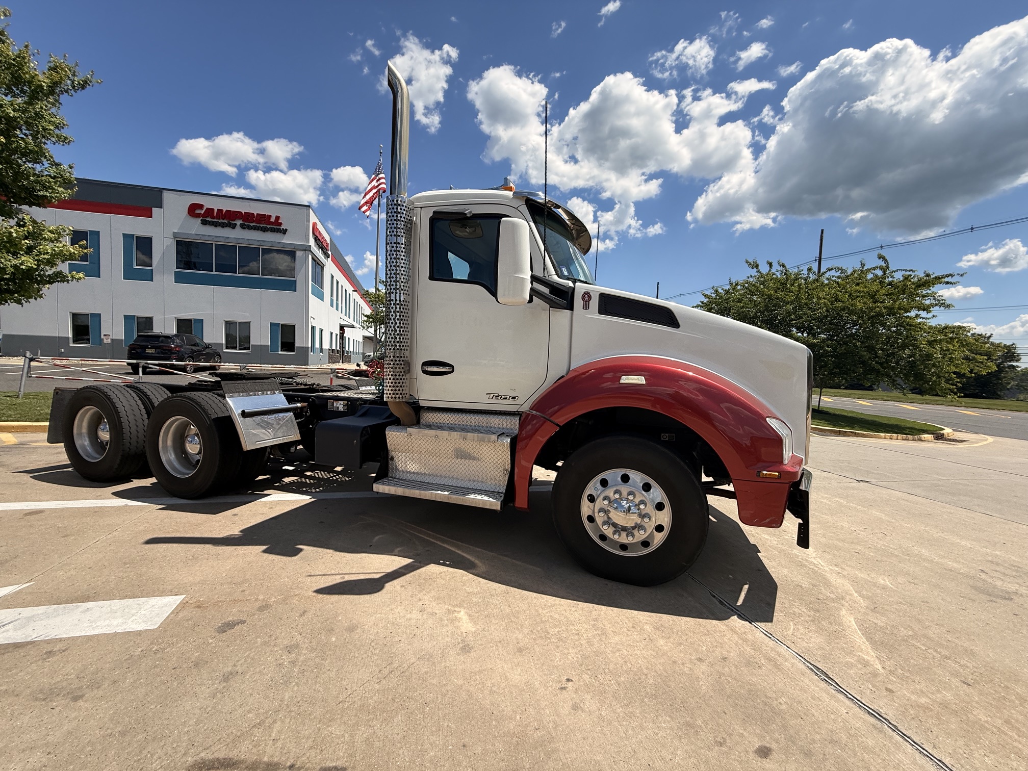 2015 KENWORTH T880 TRACTOR 2015 KENWORTH T880 TRACTOR - image 1 of 6