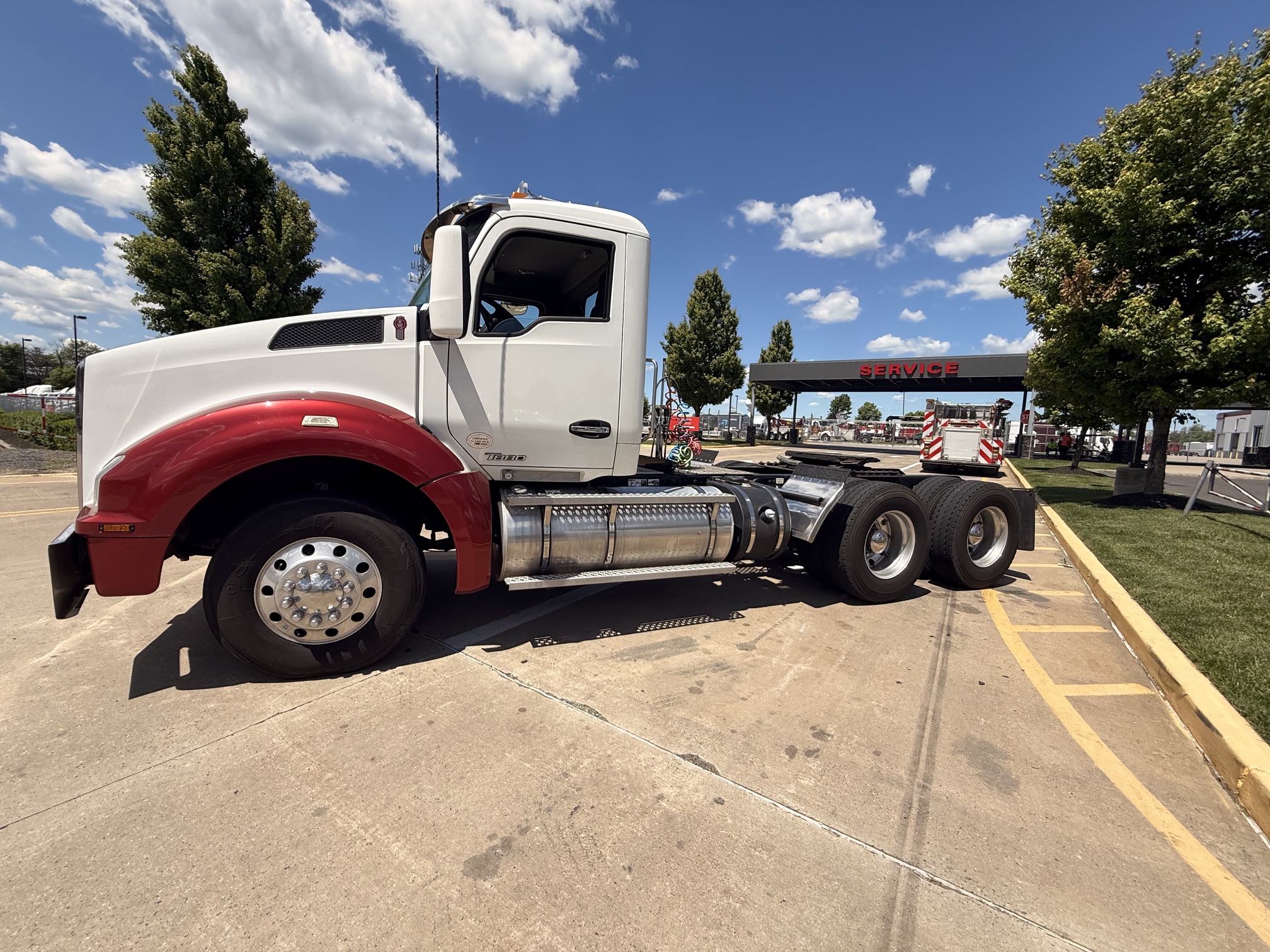 2015 KENWORTH T880 TRACTOR 2015 KENWORTH T880 TRACTOR - image 3 of 6