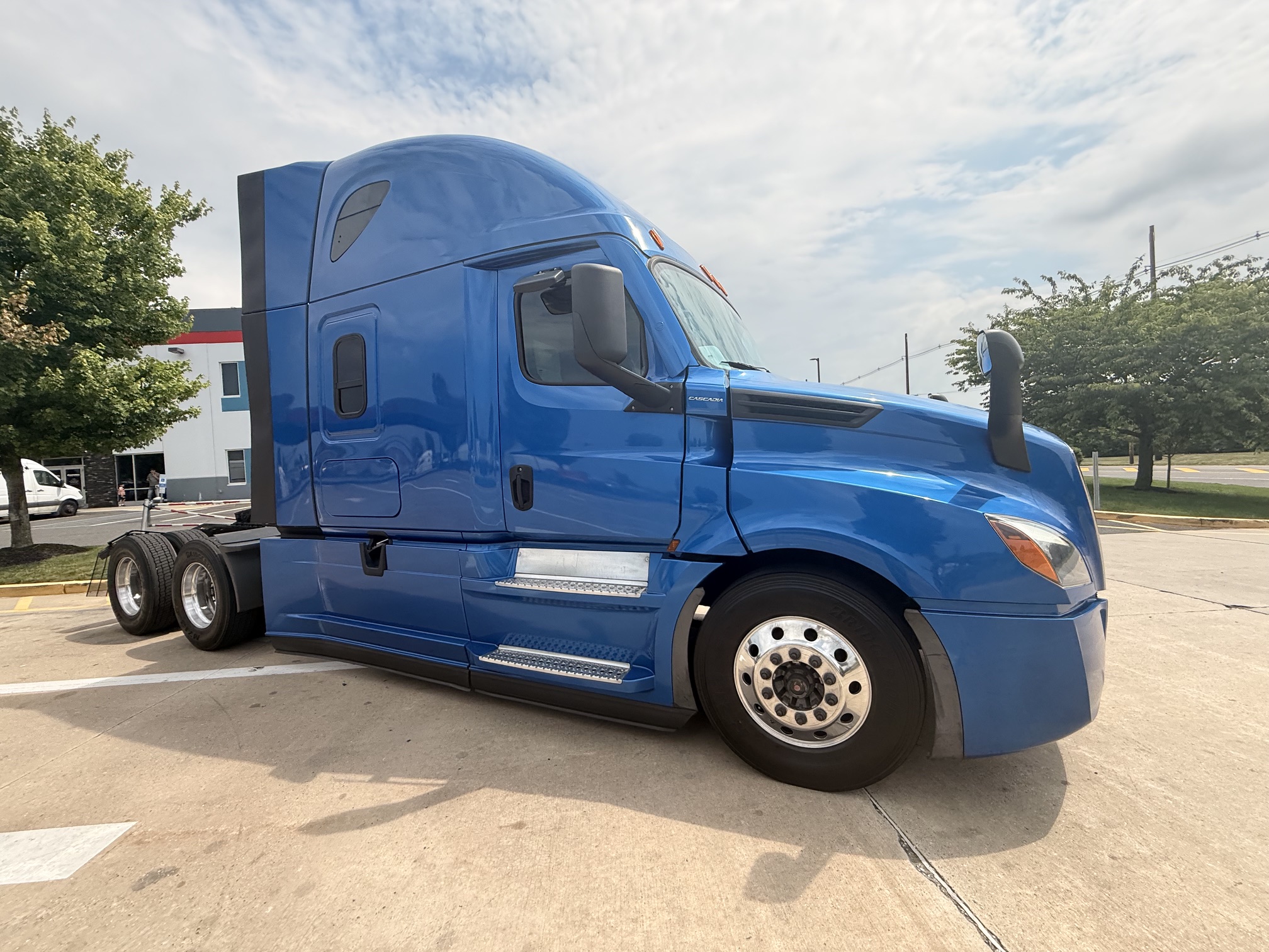 2022 Freightliner CASCADIA 126 2022 Freightliner CASCADIA 126 - image 1 of 6