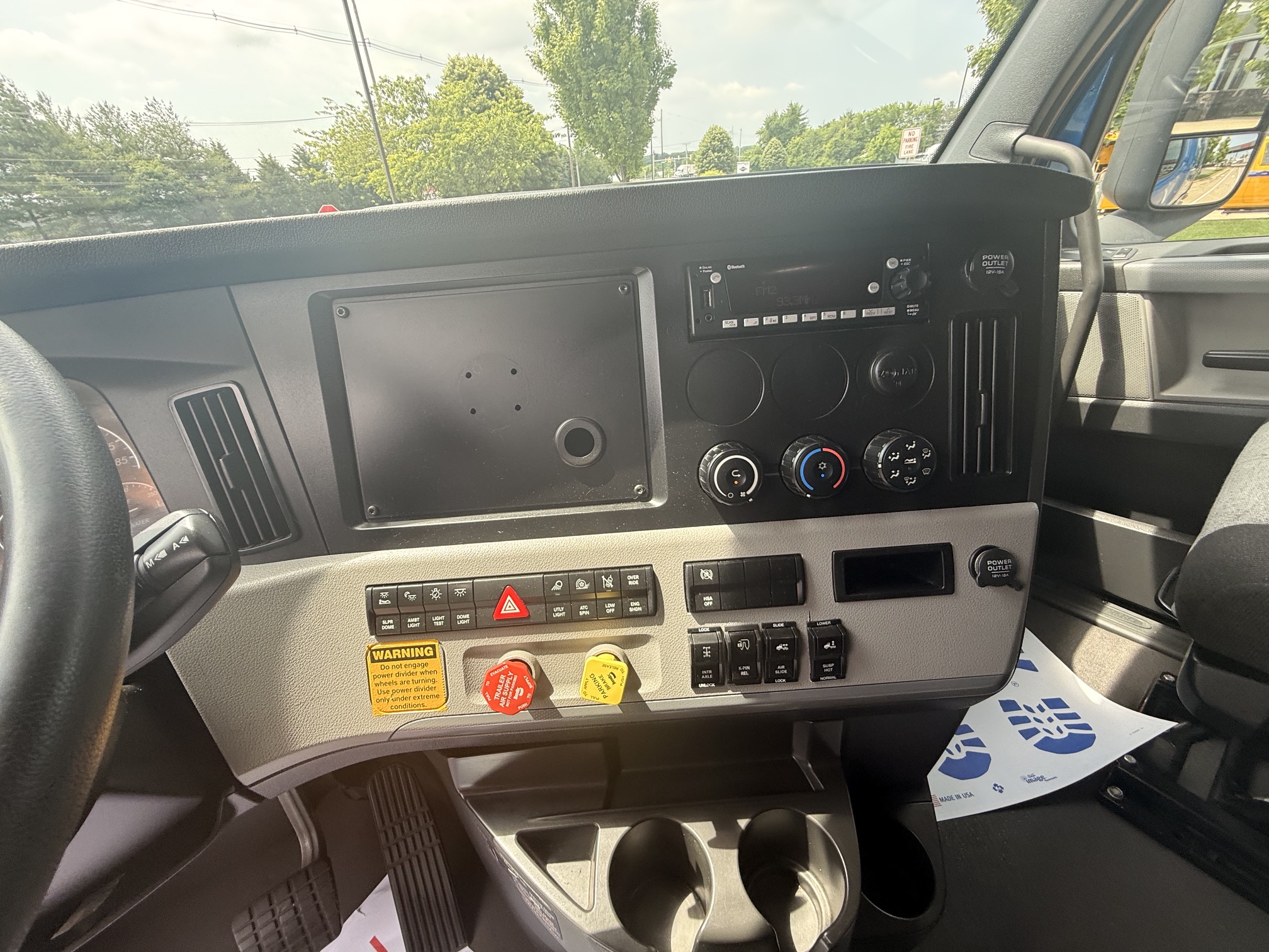2022 Freightliner CASCADIA 126 215645-12 2022 Freightliner CASCADIA 126 215645-12