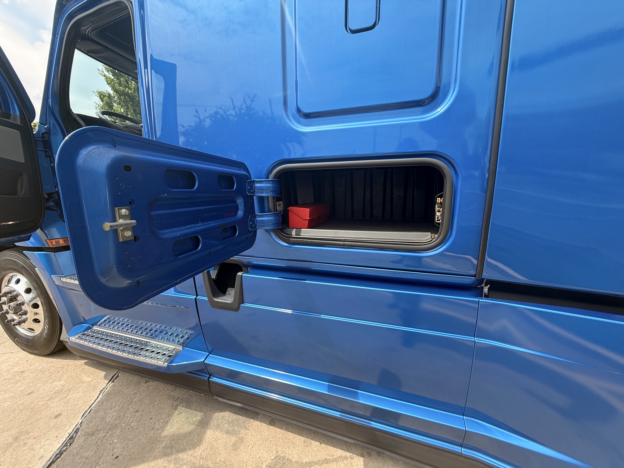 2022 Freightliner CASCADIA 126 215645-16 2022 Freightliner CASCADIA 126 215645-16