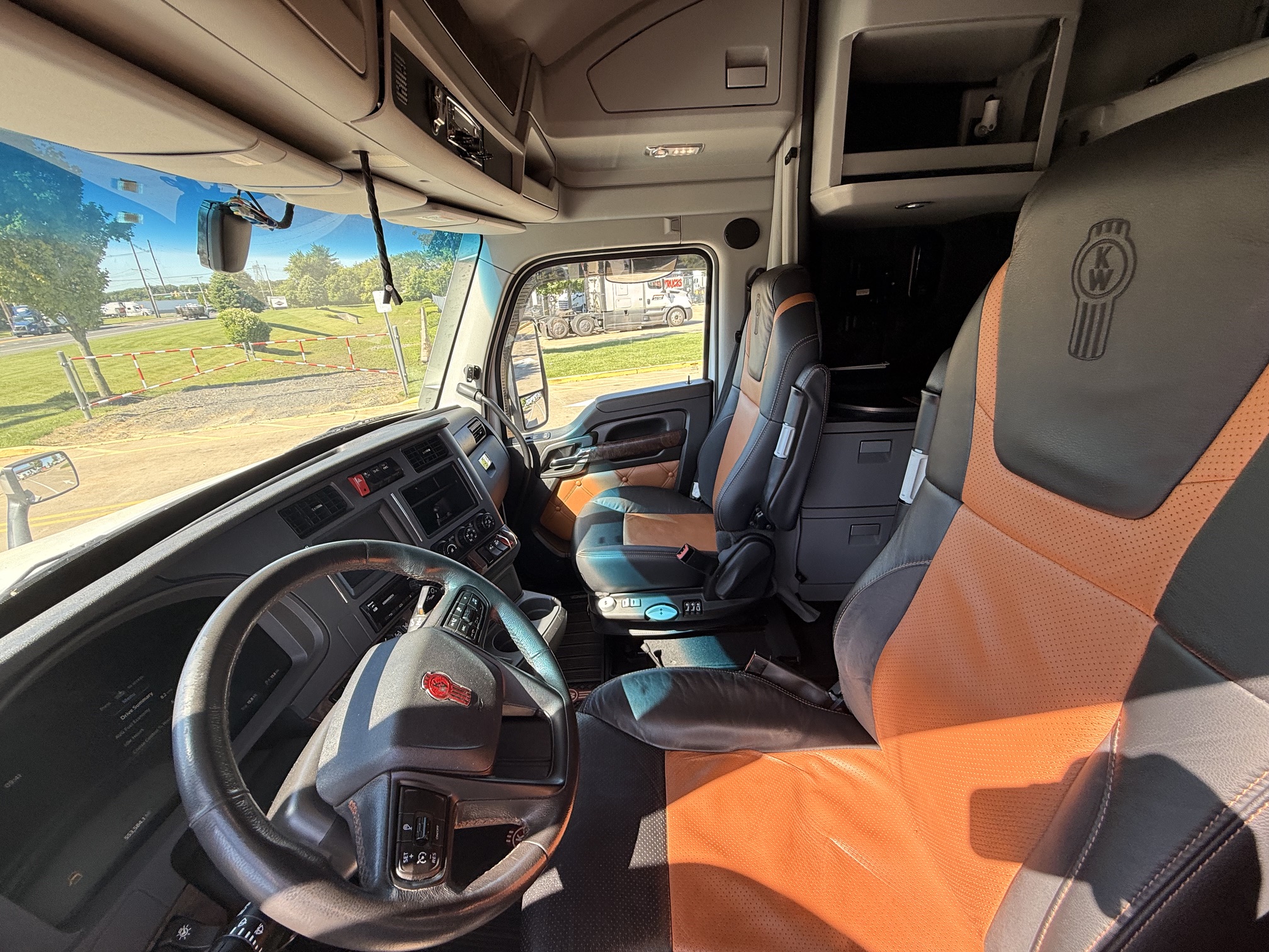 2022 KENWORTH CONSTRUCTION 215907-09 2022 KENWORTH CONSTRUCTION 215907-09