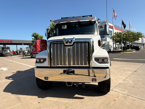 2027 Western Star Trucks 47X 213208-08 2027 Western Star Trucks 47X 213208-08