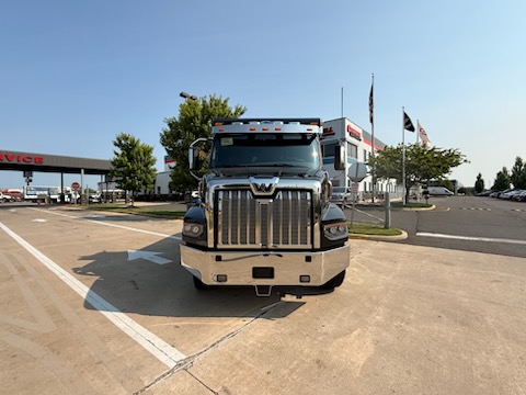 2027 Western Star Trucks 47X 213404-08 2027 Western Star Trucks 47X 213404-08