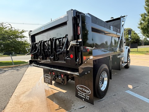 2027 Freightliner M2106 2027 Freightliner M2106 - image 4 of 6