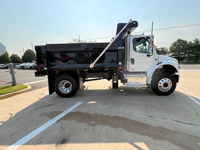 2027 Freightliner M2106 2027 Freightliner M2106 - image 5 of 6