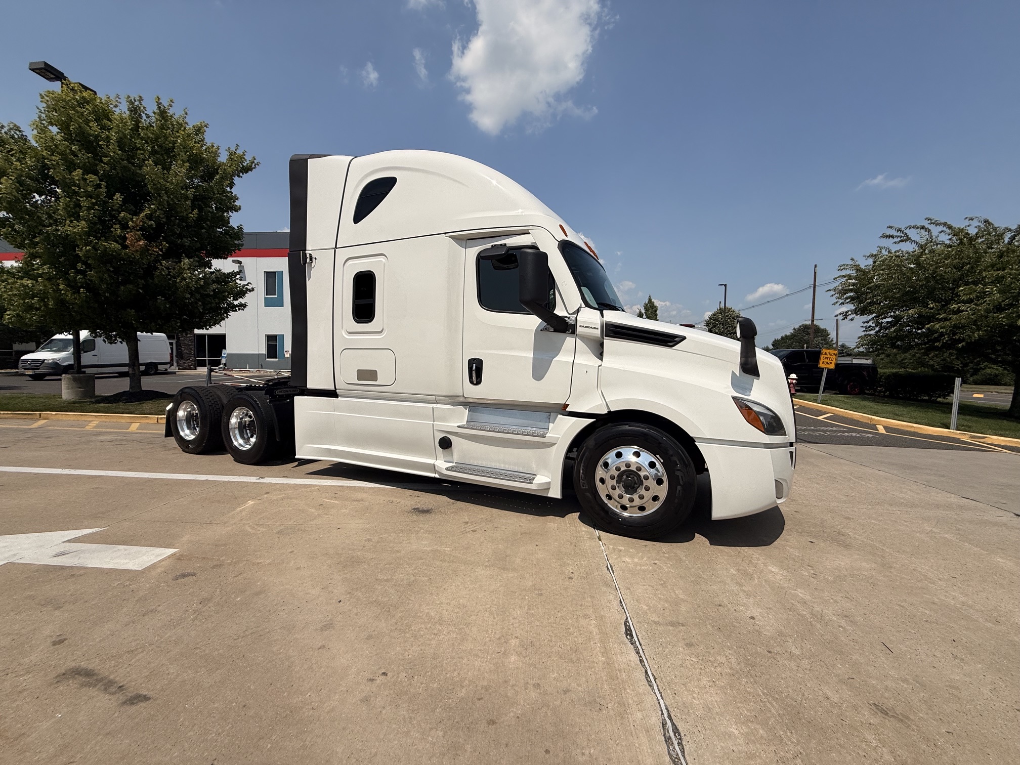 2023 Freightliner CASCADIA 126 2023 Freightliner CASCADIA 126 - image 1 of 6
