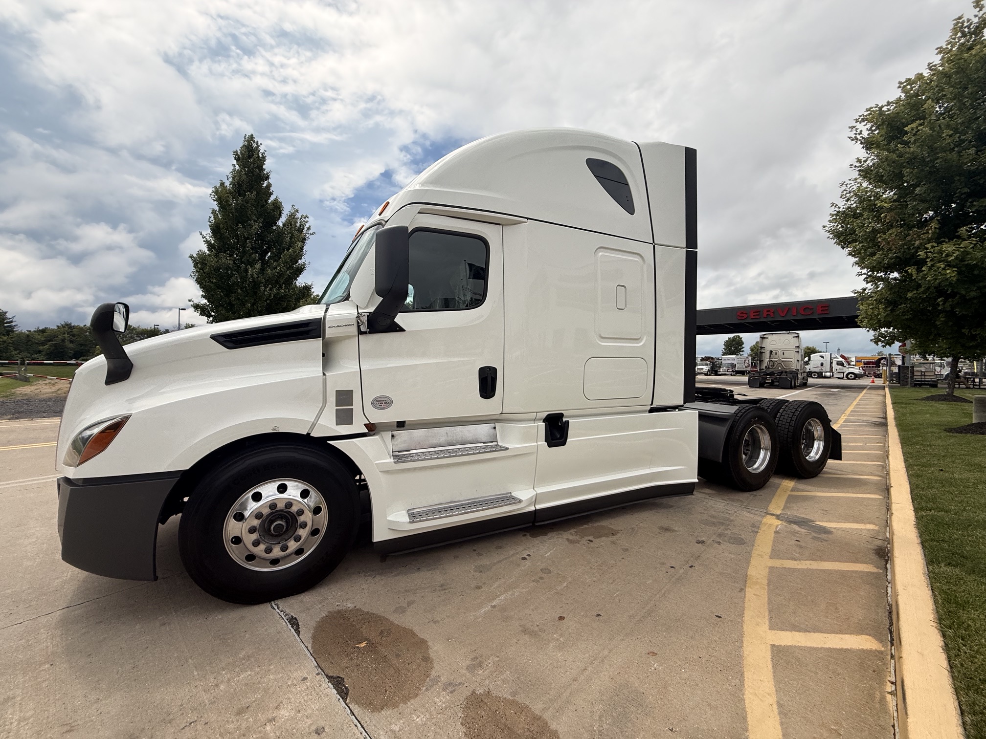2022 FREIGHTLINER CASCADIA PT126S 2022 FREIGHTLINER CASCADIA PT126S - image 1 of 6