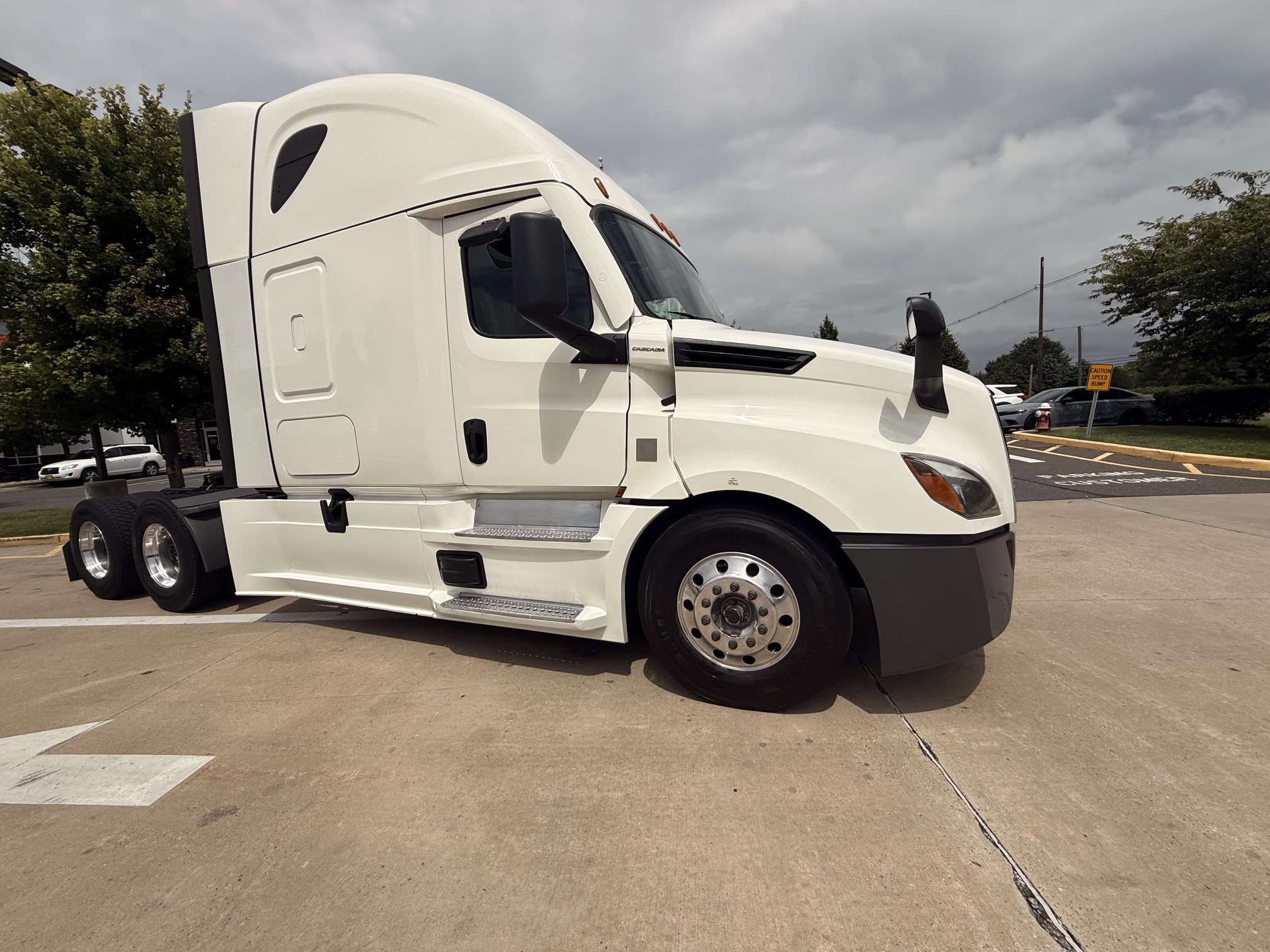 2022 FREIGHTLINER CASCADIA PT126S 2022 FREIGHTLINER CASCADIA PT126S - image 3 of 6