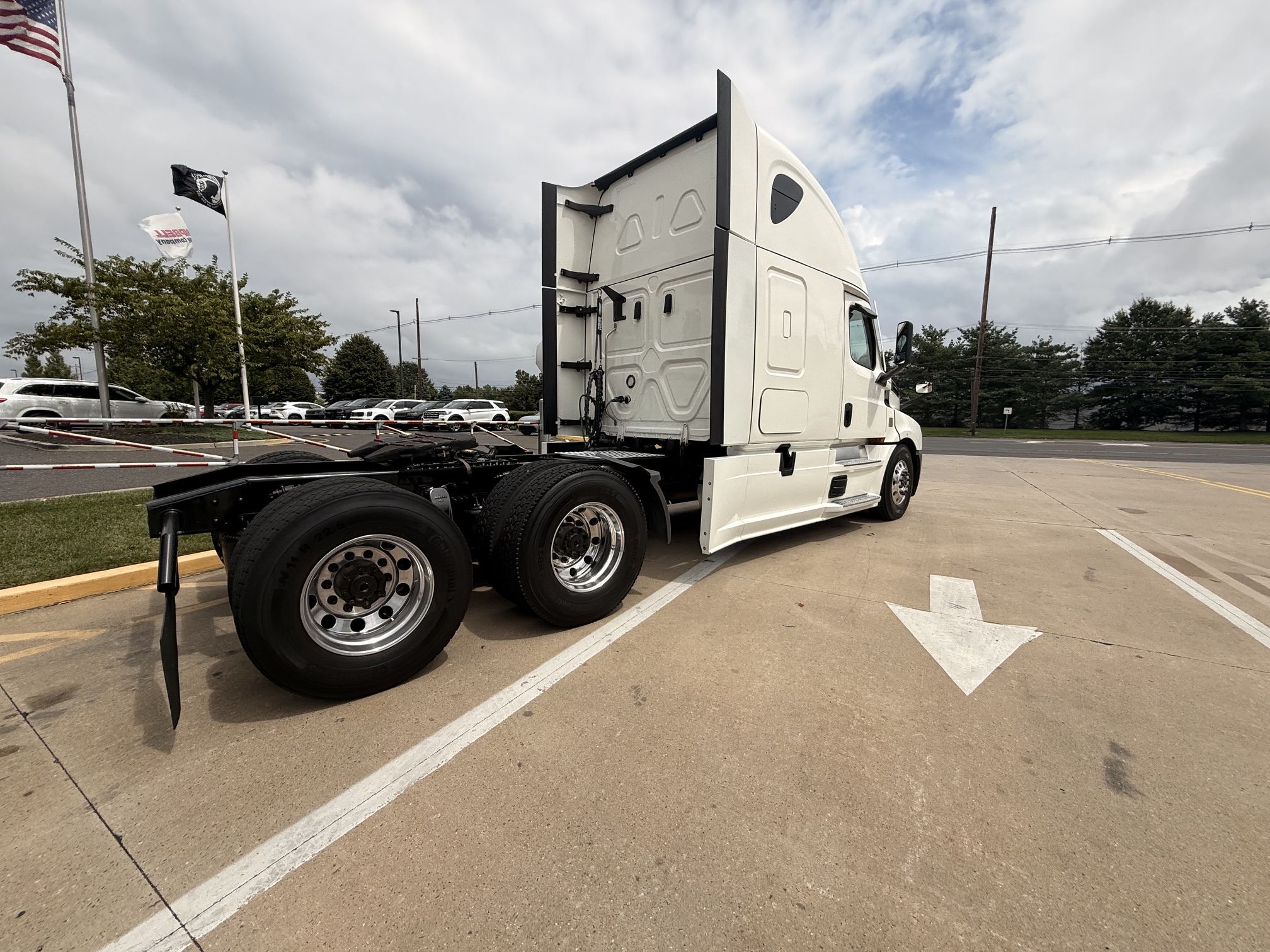 2022 FREIGHTLINER CASCADIA PT126S 2022 FREIGHTLINER CASCADIA PT126S - image 4 of 6