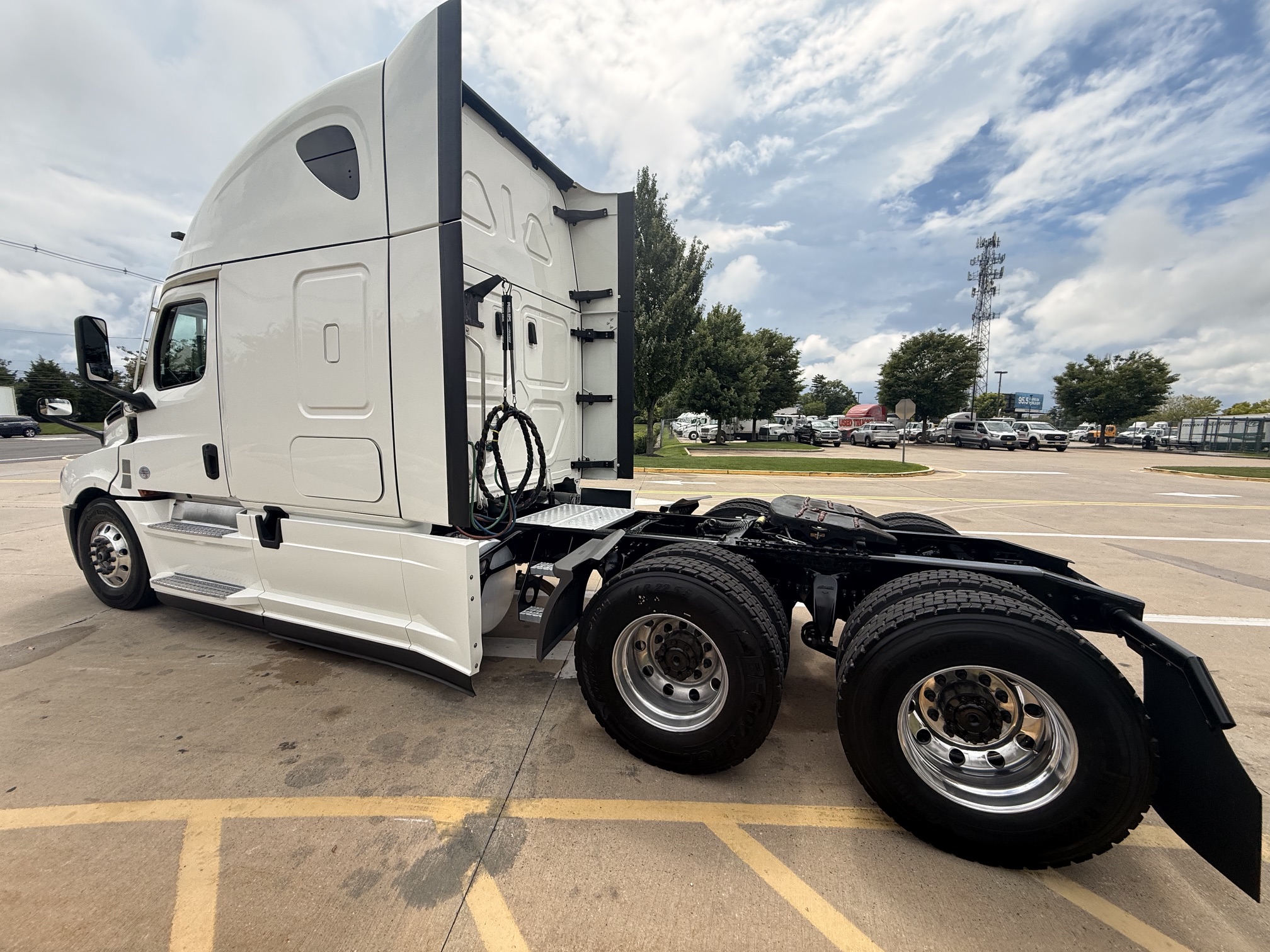 2022 FREIGHTLINER CASCADIA PT126S 2022 FREIGHTLINER CASCADIA PT126S - image 6 of 6