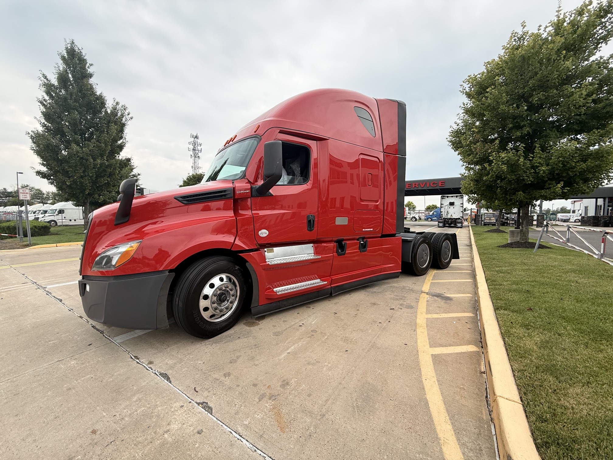 2023 Freightliner CASCADIA 126 2023 Freightliner CASCADIA 126 - image 1 of 6