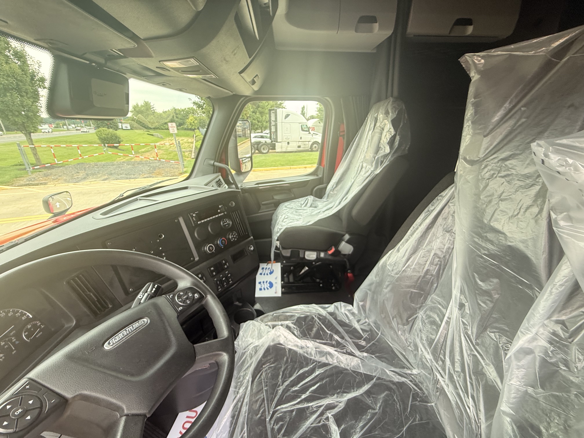 2023 Freightliner CASCADIA 126 2023 Freightliner CASCADIA 126 - image 6 of 6