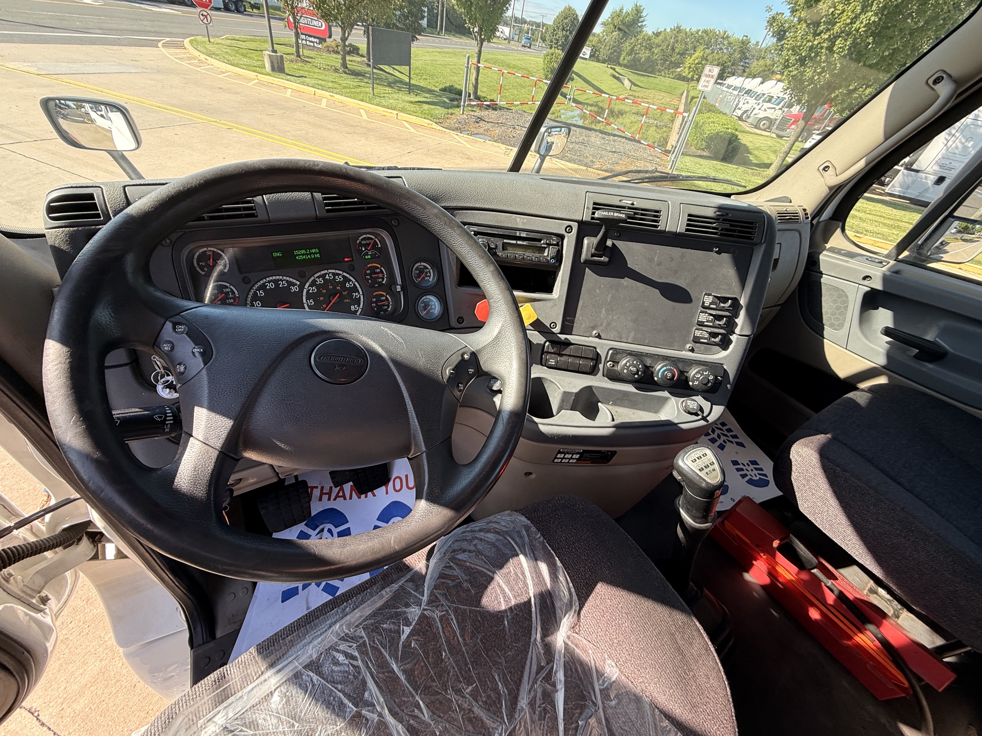 2017 Freightliner CASCADIA 2017 Freightliner CASCADIA - image 3 of 6