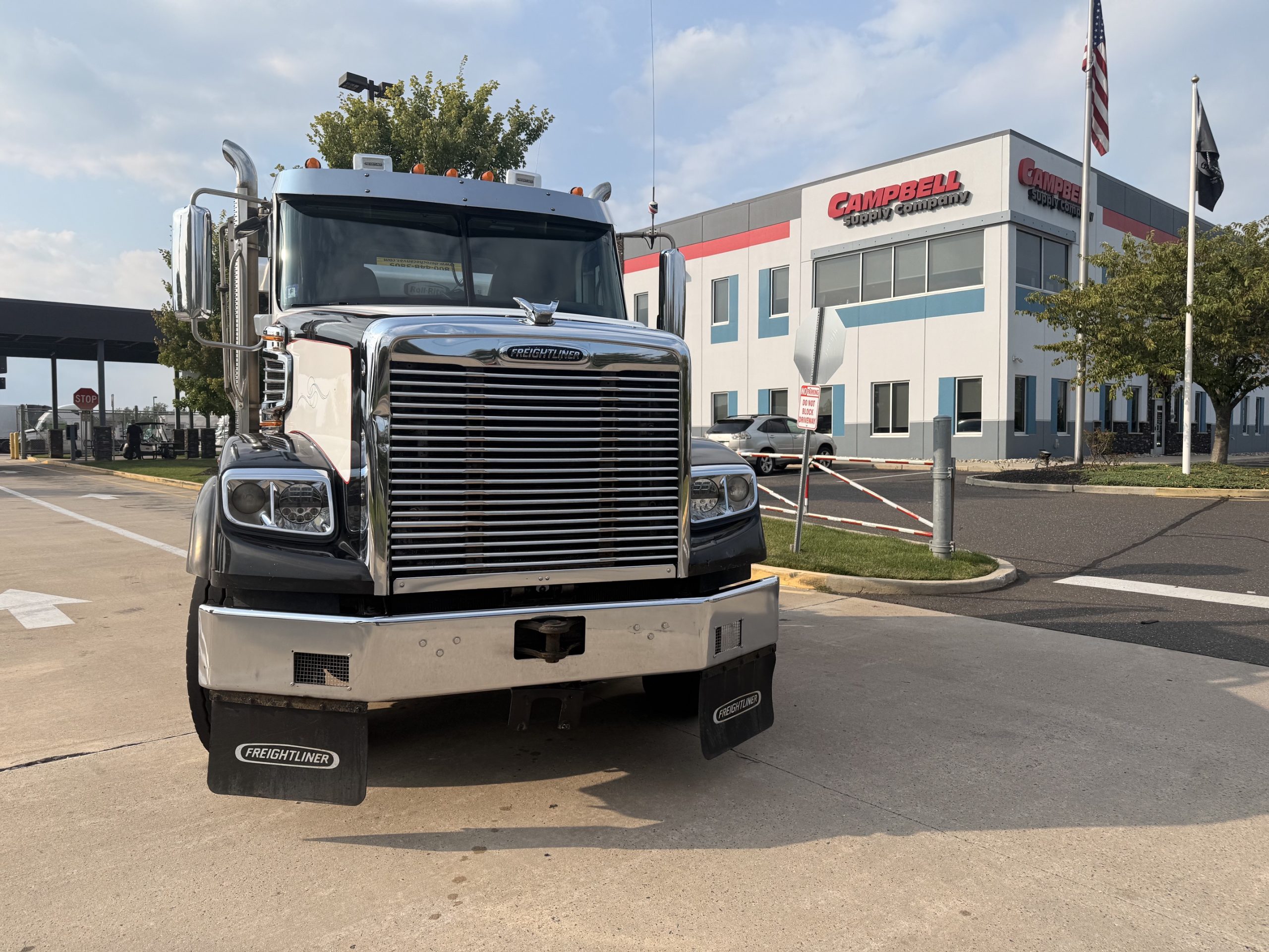 2020 Freightliner 122SD 2020 Freightliner 122SD - image 2 of 6