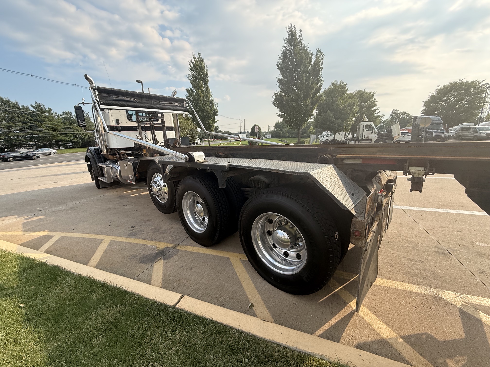 2020 Freightliner 122SD 2020 Freightliner 122SD - image 4 of 6