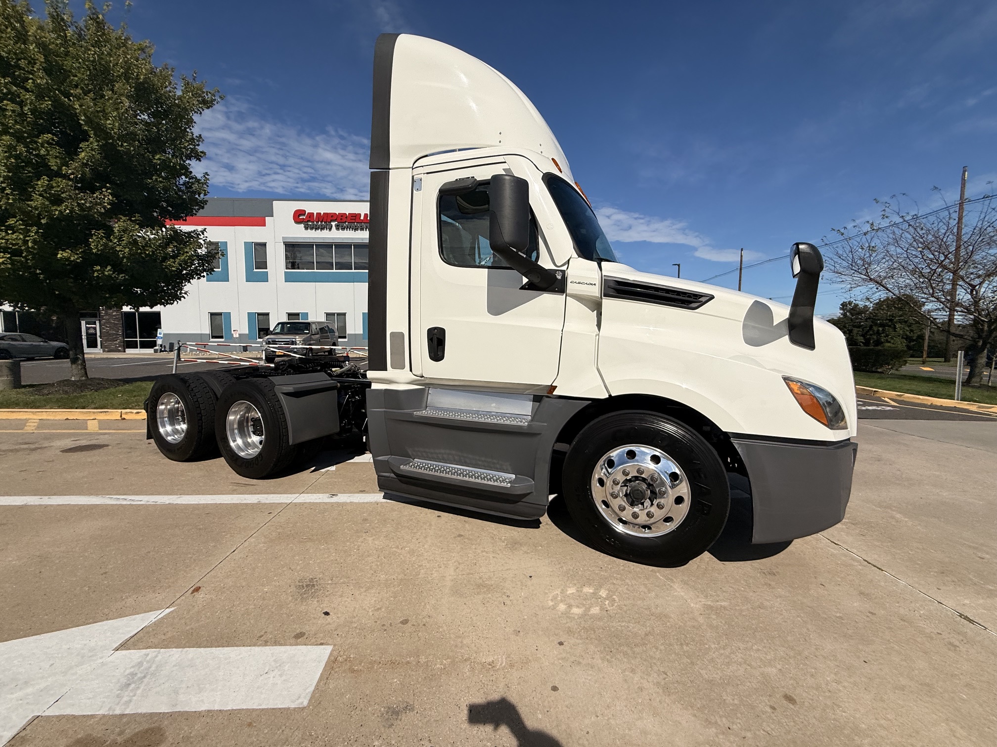 2021 FREIGHTLINER CASCADIA PT126D 2021 FREIGHTLINER CASCADIA PT126D - image 1 of 6