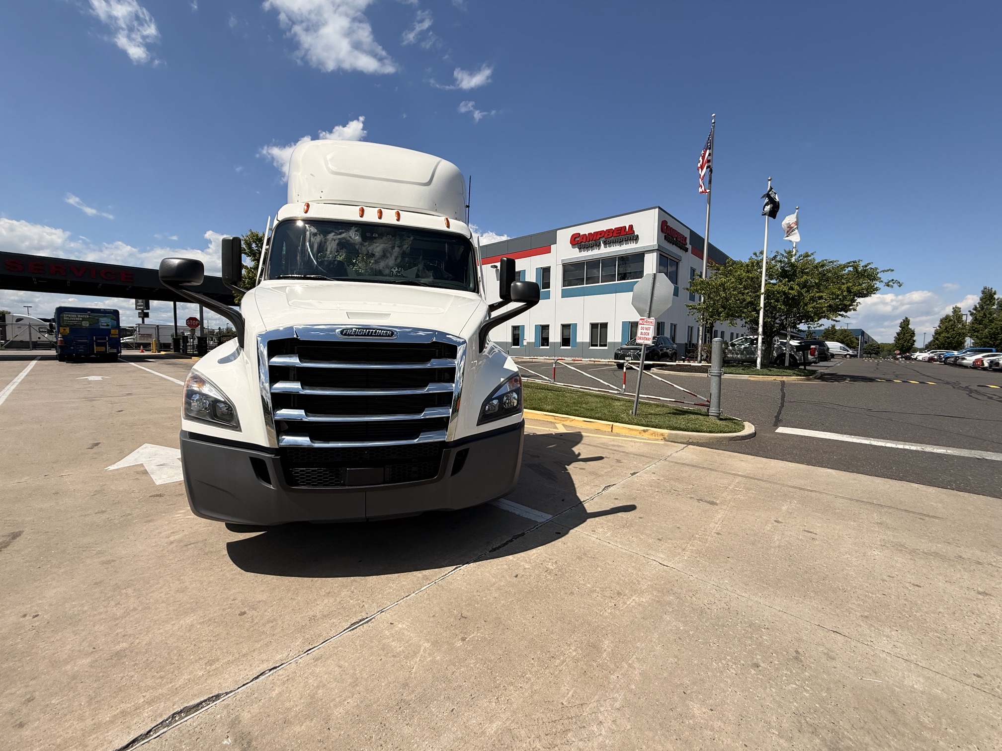 2021 FREIGHTLINER CASCADIA PT126D 2021 FREIGHTLINER CASCADIA PT126D - image 1 of 6