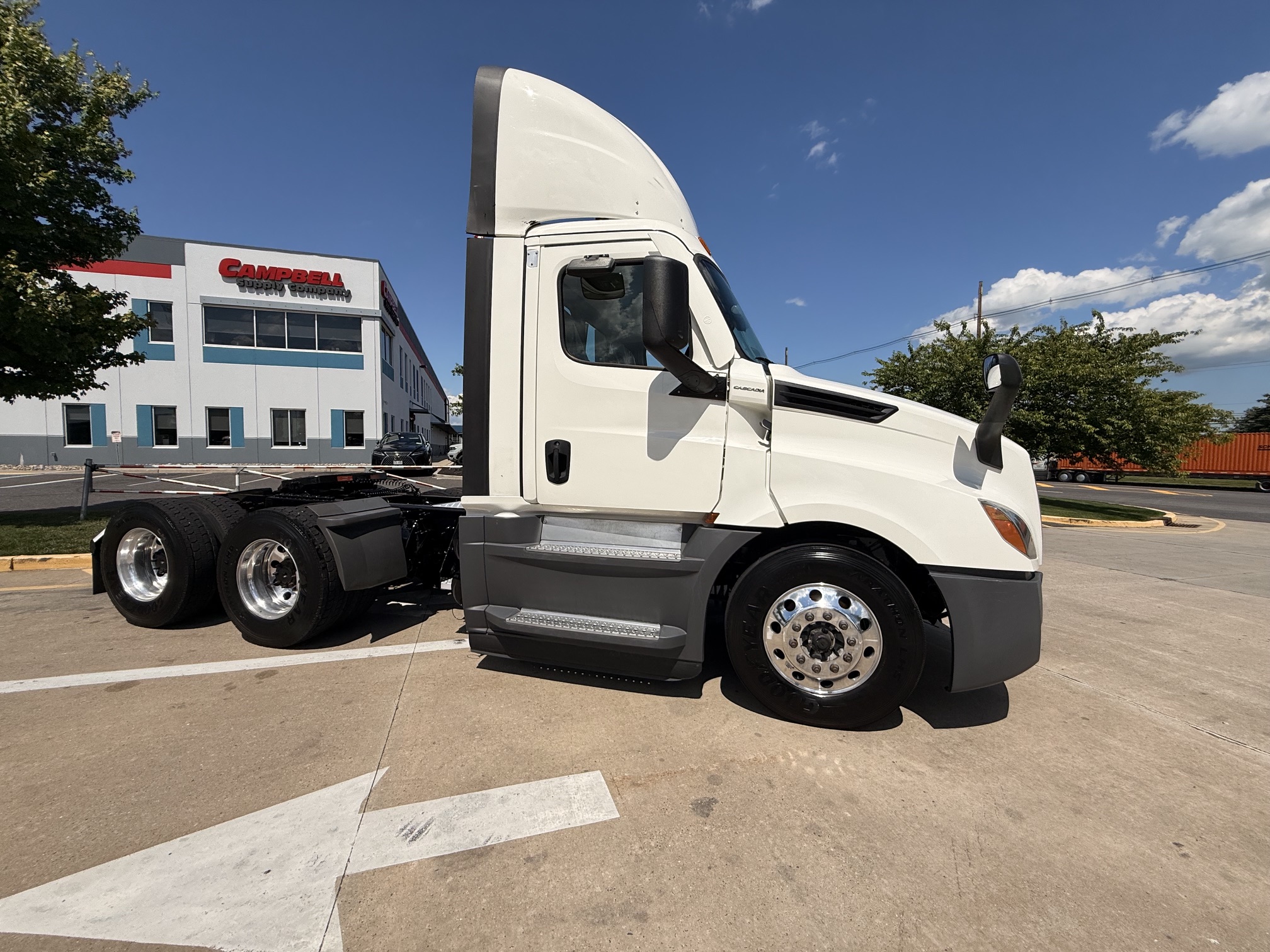 2021 FREIGHTLINER CASCADIA PT126D 2021 FREIGHTLINER CASCADIA PT126D - image 2 of 6