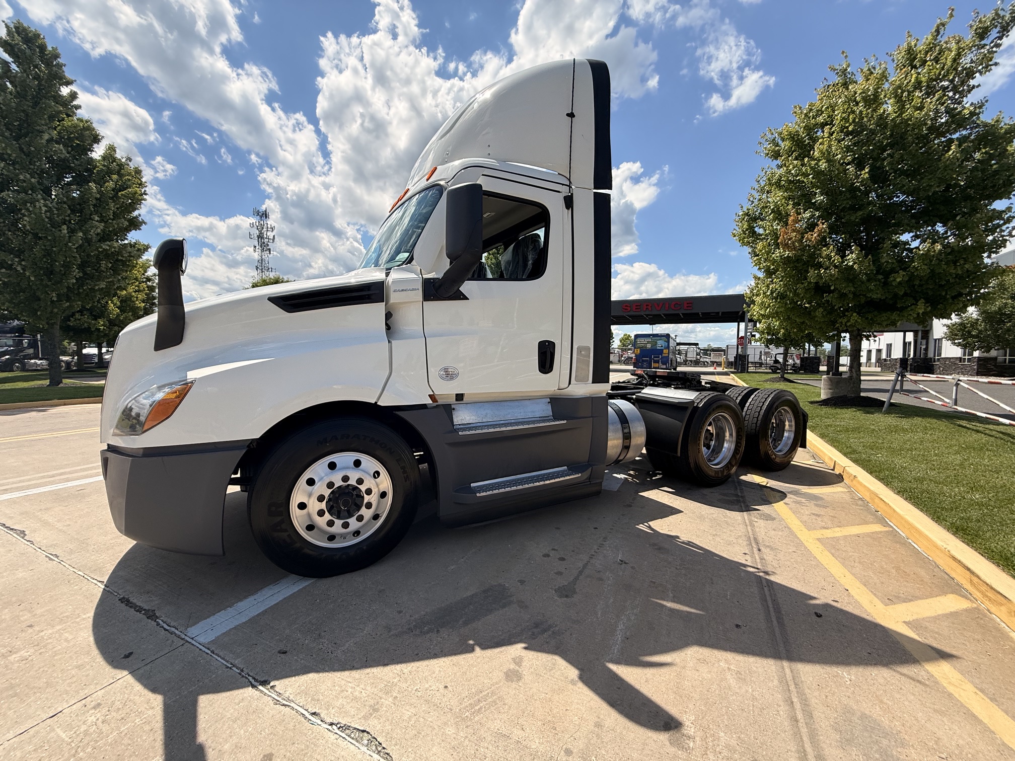 2021 FREIGHTLINER CASCADIA PT126D 2021 FREIGHTLINER CASCADIA PT126D - image 3 of 6