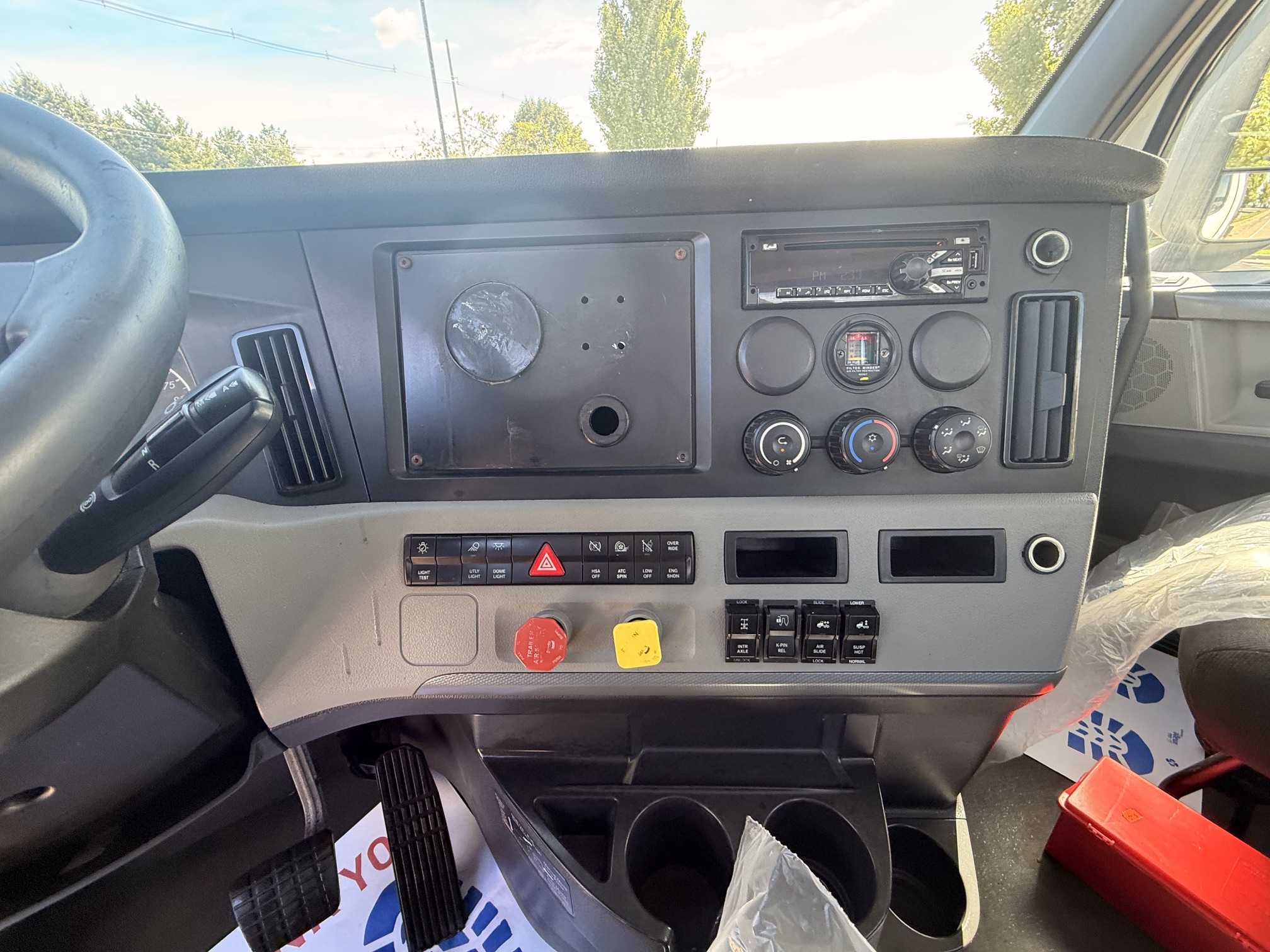 2021 FREIGHTLINER CASCADIA PT126D 2021 FREIGHTLINER CASCADIA PT126D - image 4 of 6