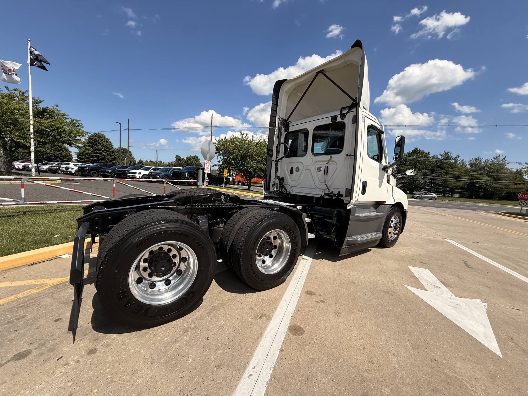 2021 FREIGHTLINER CASCADIA PT126D 2021 FREIGHTLINER CASCADIA PT126D - image 4 of 6