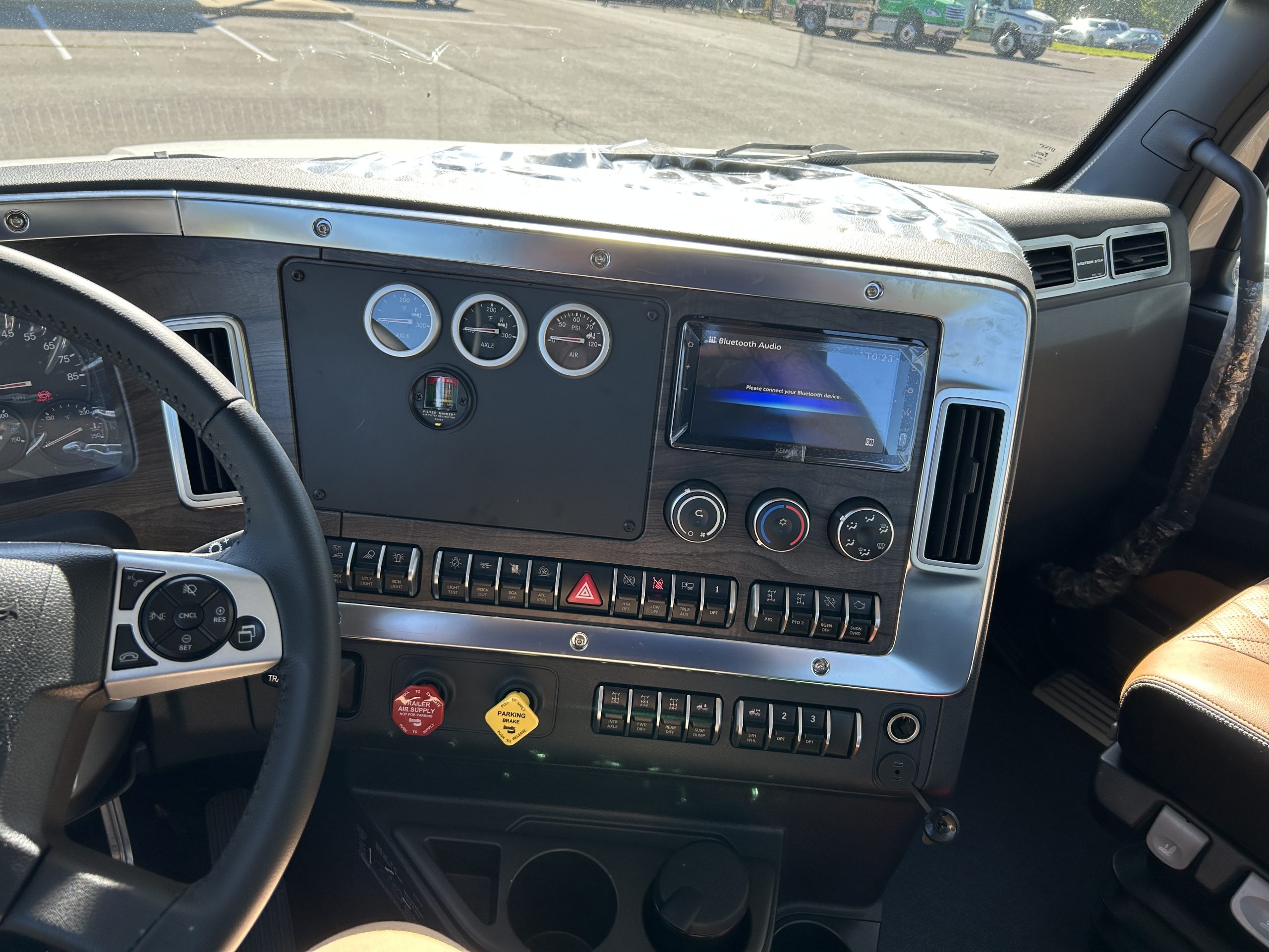 2027 Western Star Trucks 49X - image 4 of 6