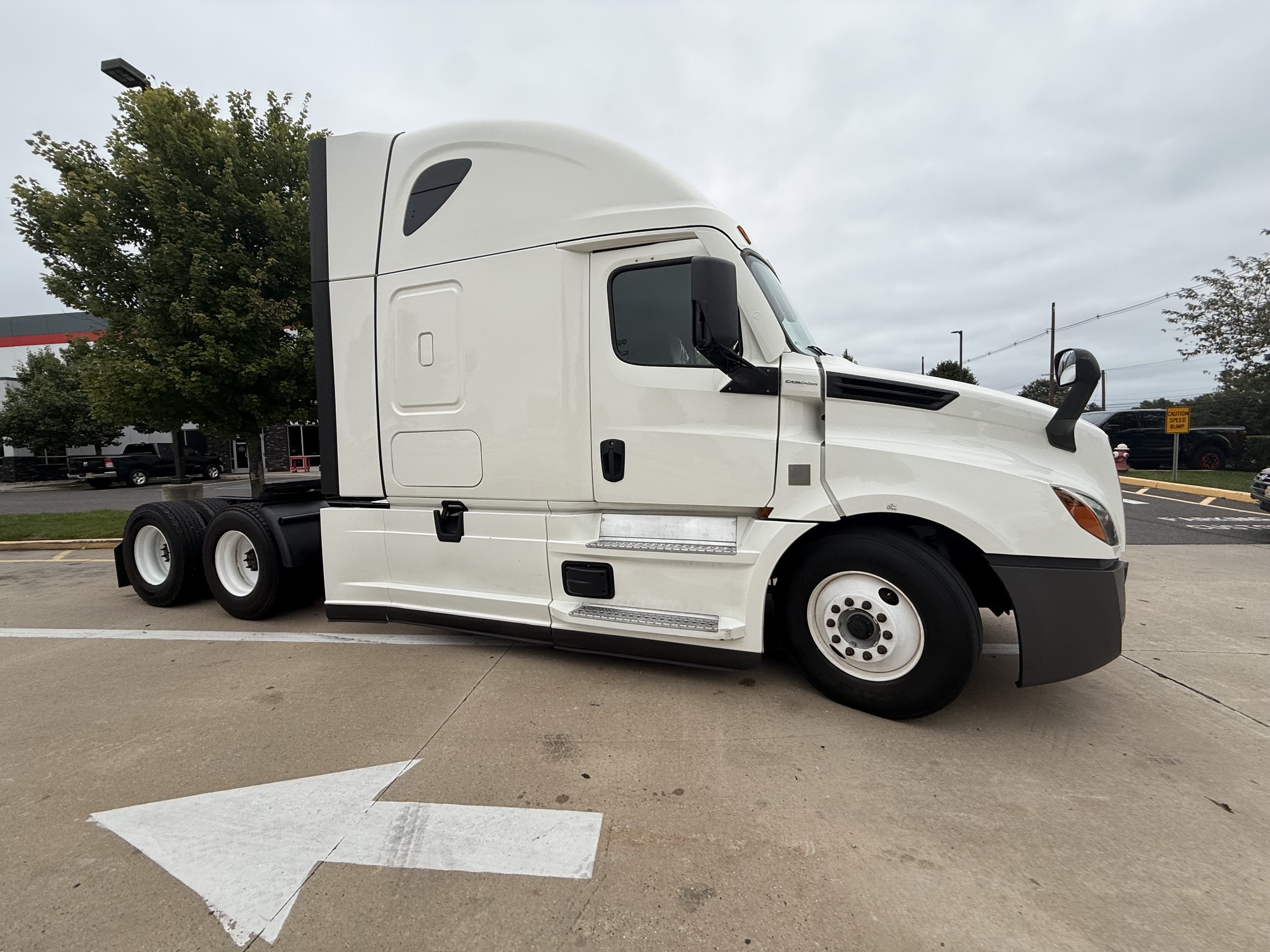 2022 FREIGHTLINER CASCADIA PT126S 2022 FREIGHTLINER CASCADIA PT126S - image 1 of 6