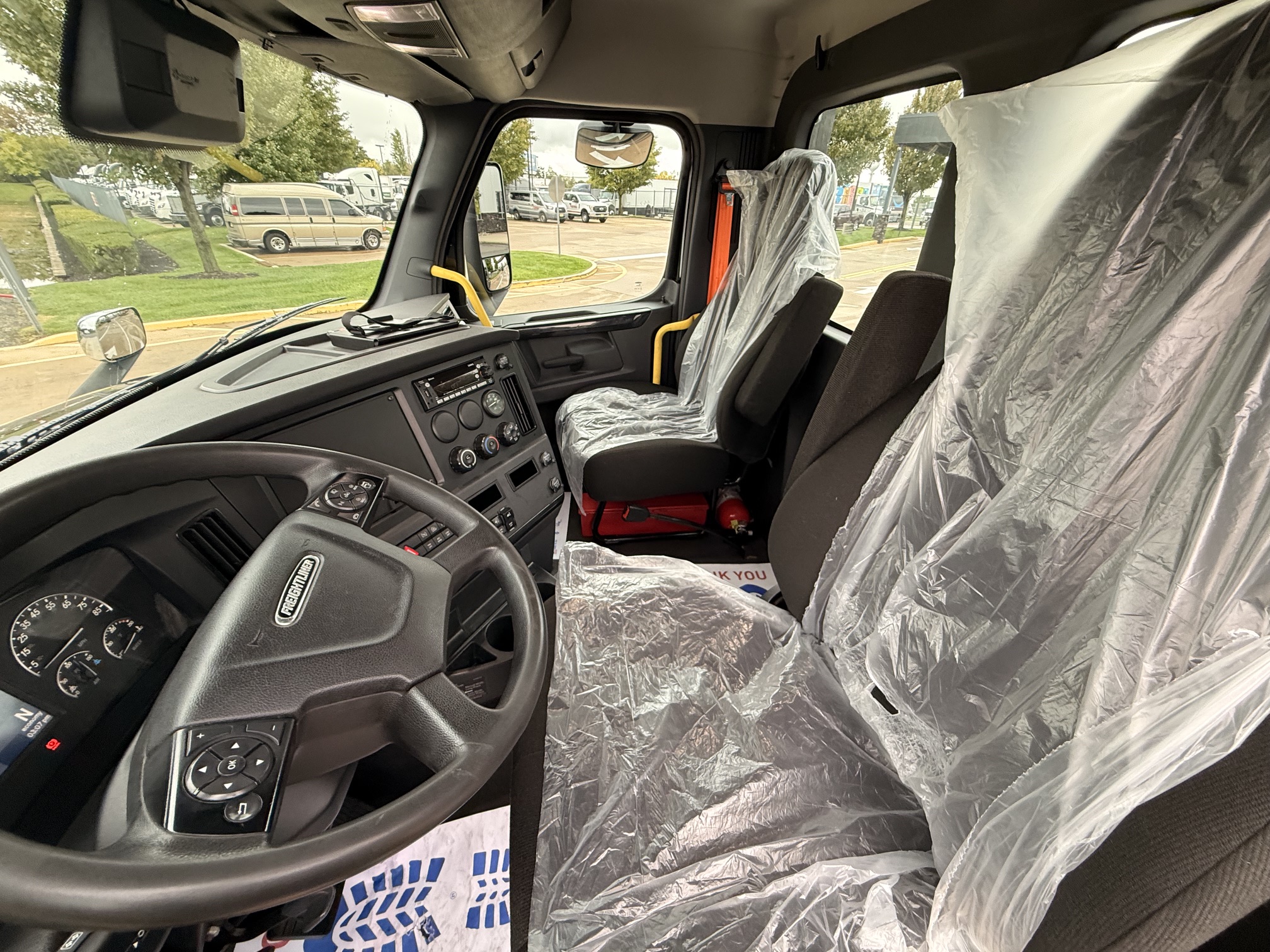 2023 FREIGHTLINER CASCADIA PE116D 2023 FREIGHTLINER CASCADIA PE116D - image 2 of 6
