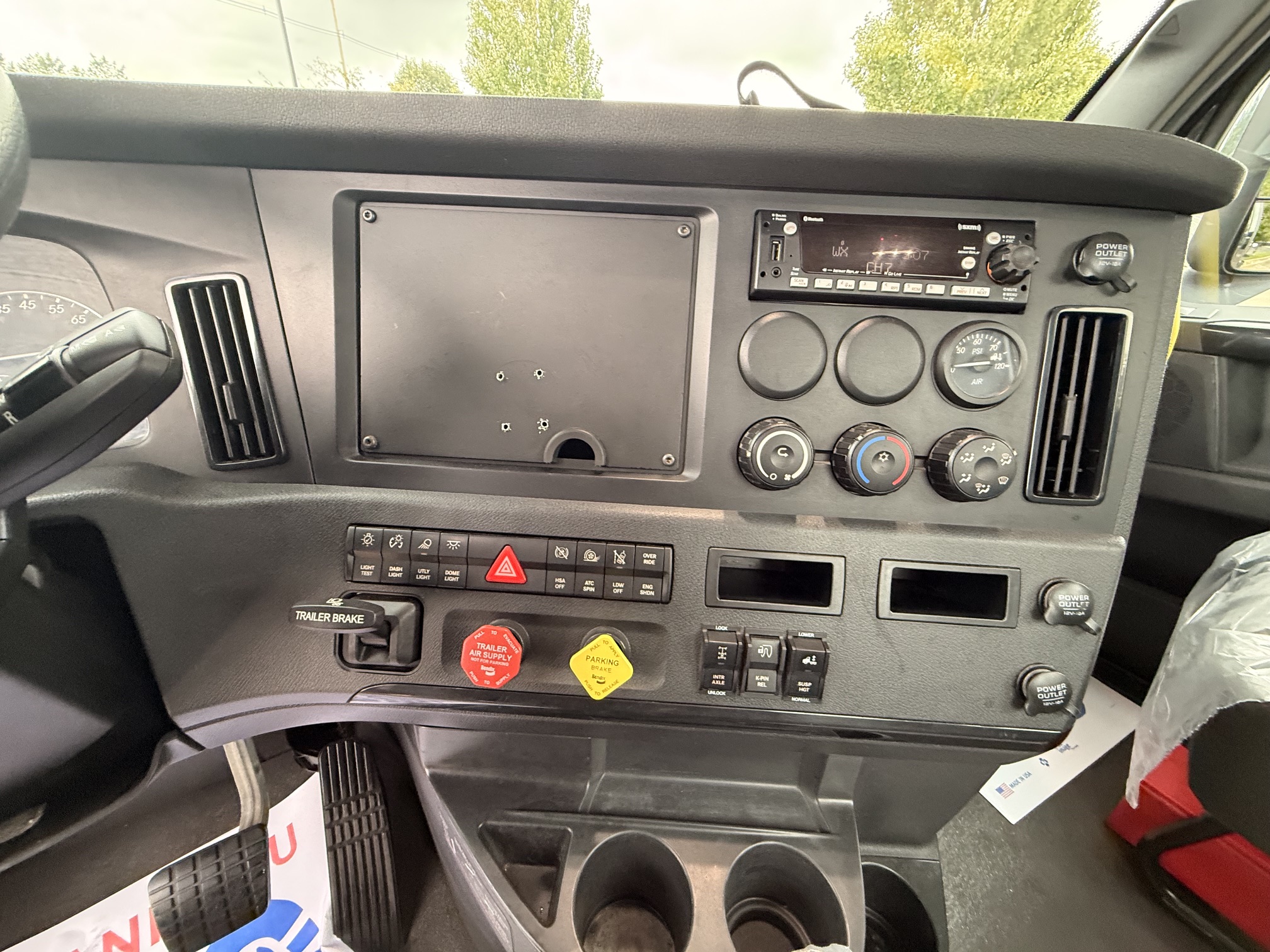 2023 FREIGHTLINER CASCADIA PE116D 2023 FREIGHTLINER CASCADIA PE116D - image 4 of 6