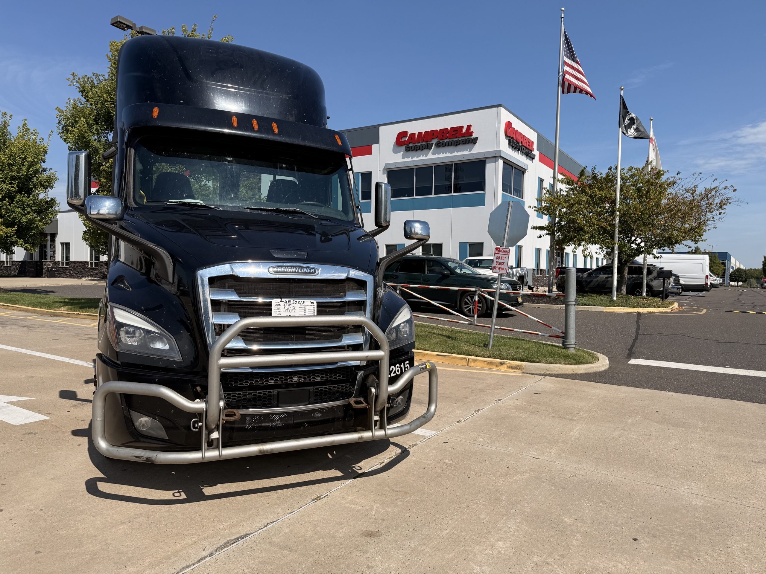 2023 Freightliner CASCADIA 116 2023 Freightliner CASCADIA 116 - image 2 of 6