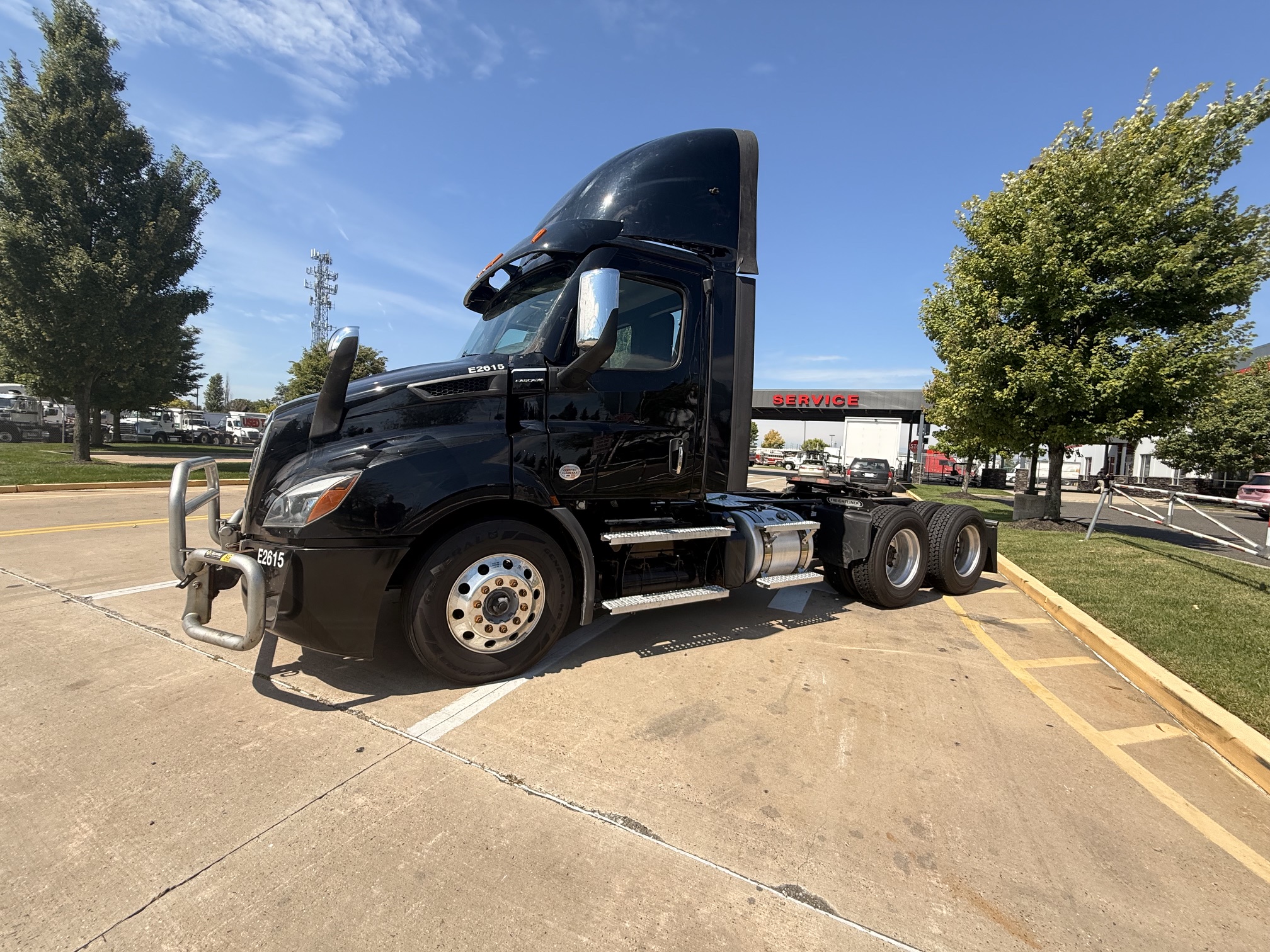 2023 Freightliner CASCADIA 116 2023 Freightliner CASCADIA 116 - image 3 of 6