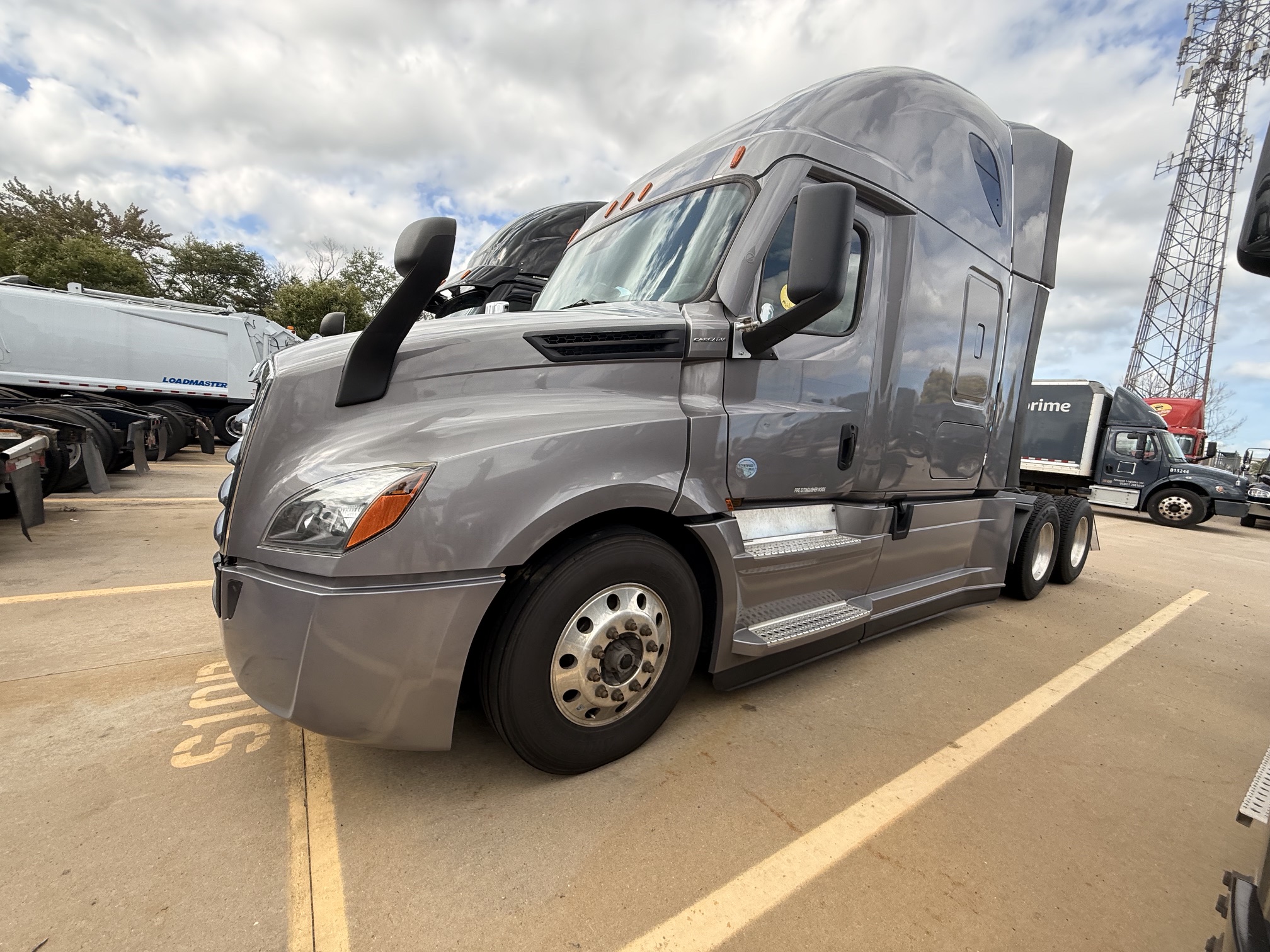 2022 Freightliner CASCADIA 126 2022 Freightliner CASCADIA 126 - image 1 of 1