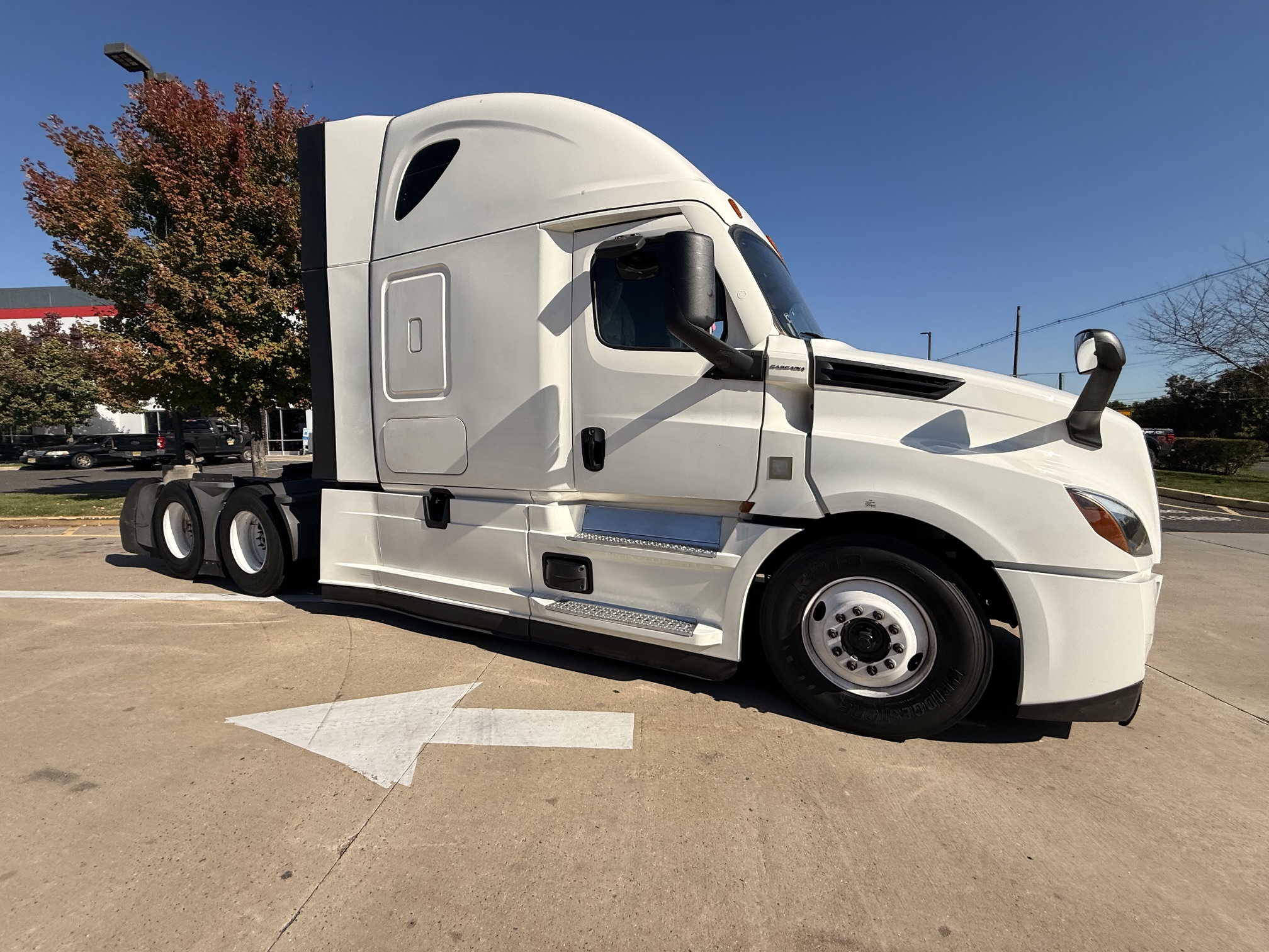 2022 Freightliner CASCADIA 126 2022 Freightliner CASCADIA 126 - image 1 of 6