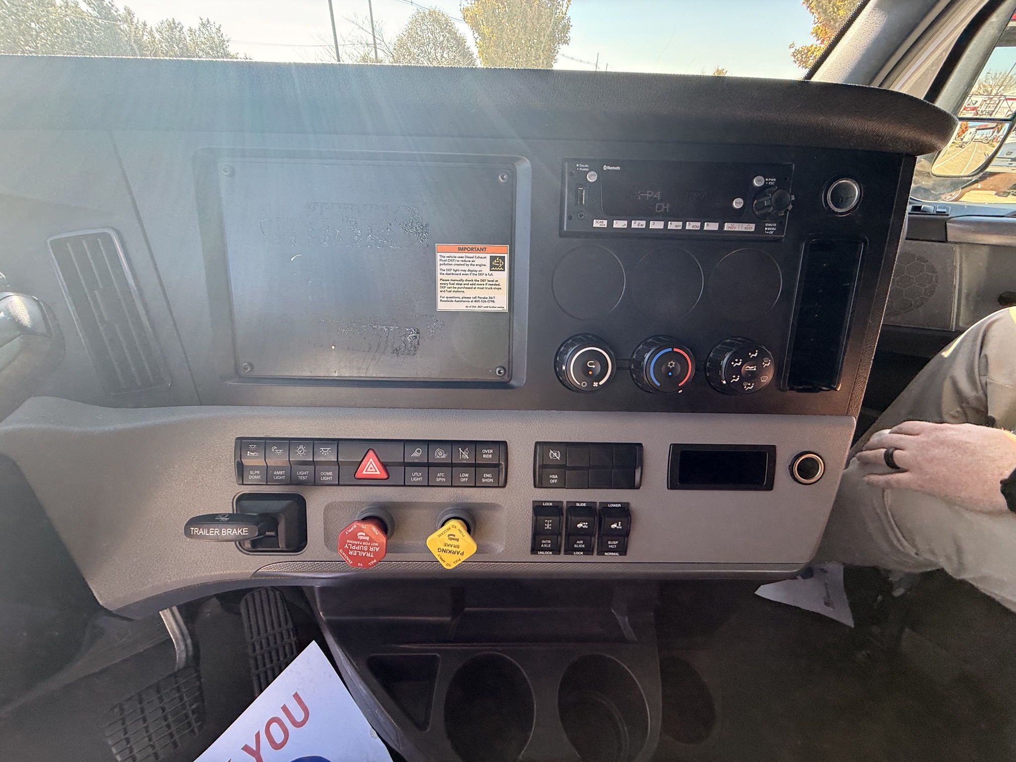 2022 Freightliner CASCADIA 126 2022 Freightliner CASCADIA 126 - image 3 of 6