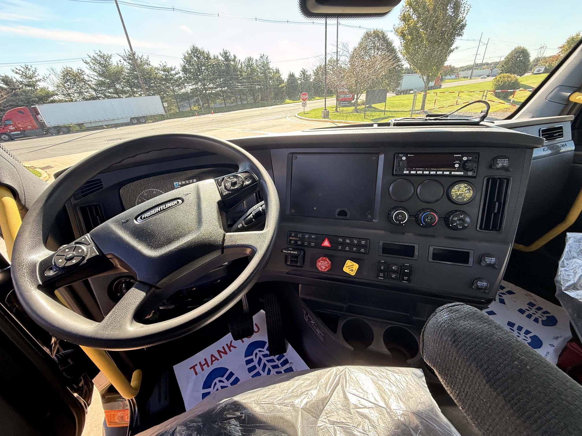 2023 FREIGHTLINER CASCADIA PE116D 2023 FREIGHTLINER CASCADIA PE116D - image 3 of 6