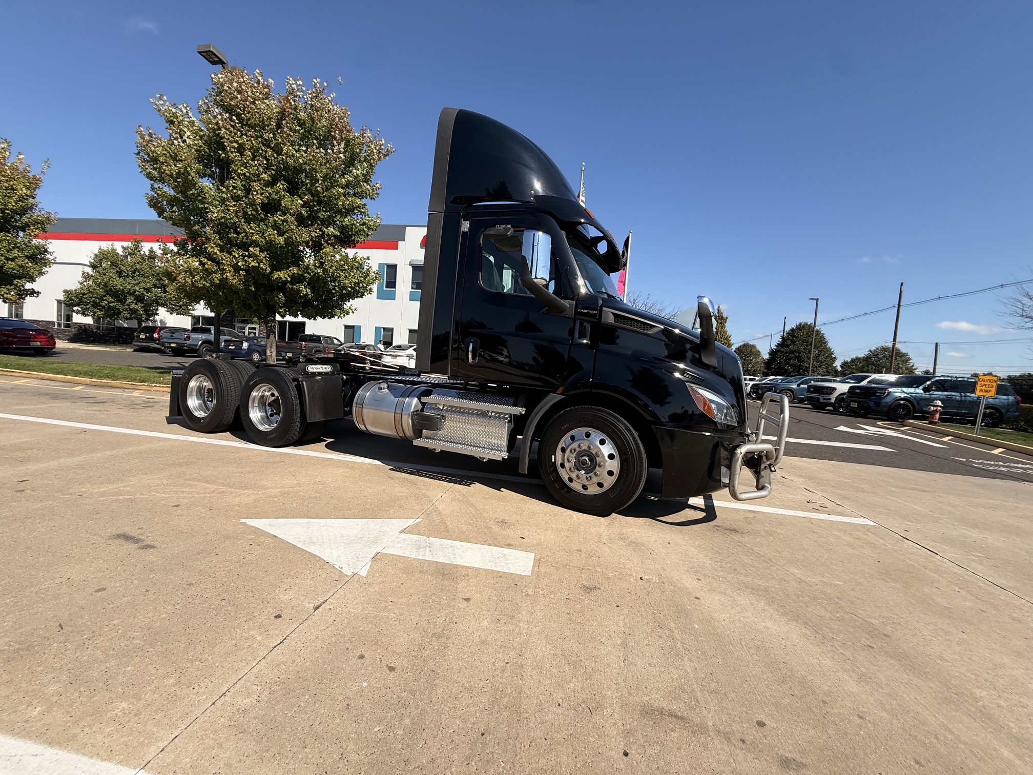 2023 FREIGHTLINER CASCADIA PE116D 2023 FREIGHTLINER CASCADIA PE116D - image 1 of 6