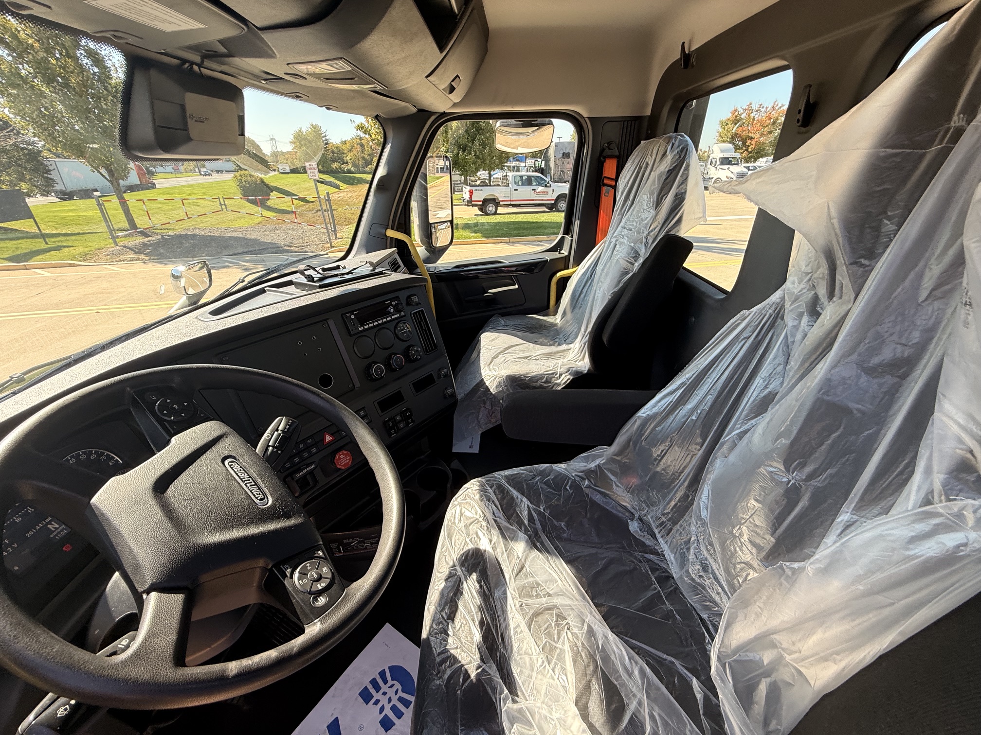 2023 FREIGHTLINER CASCADIA PE116D 2023 FREIGHTLINER CASCADIA PE116D - image 2 of 6