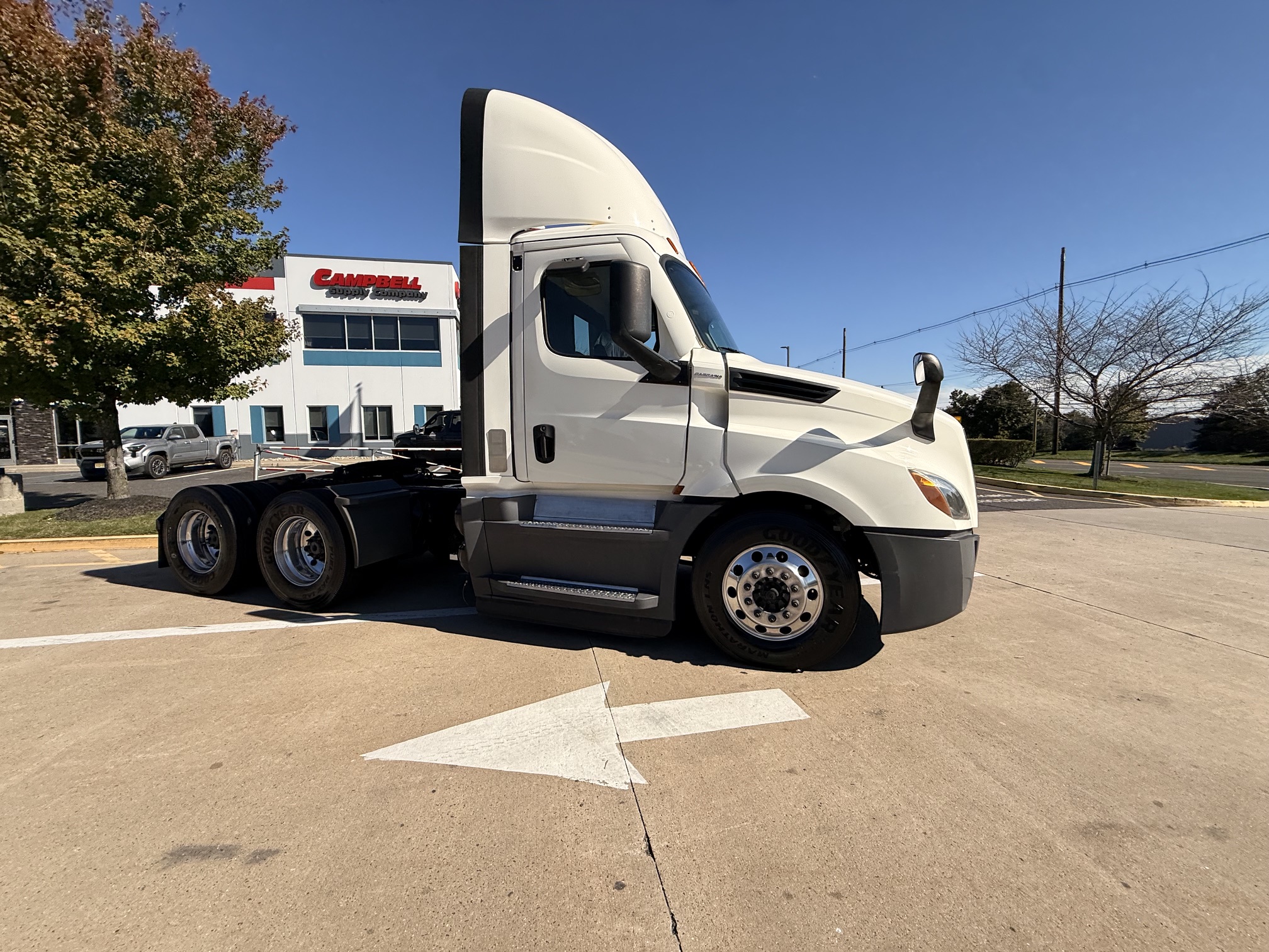 2021 FREIGHTLINER CASCADIA PT126D 2021 FREIGHTLINER CASCADIA PT126D - image 1 of 6
