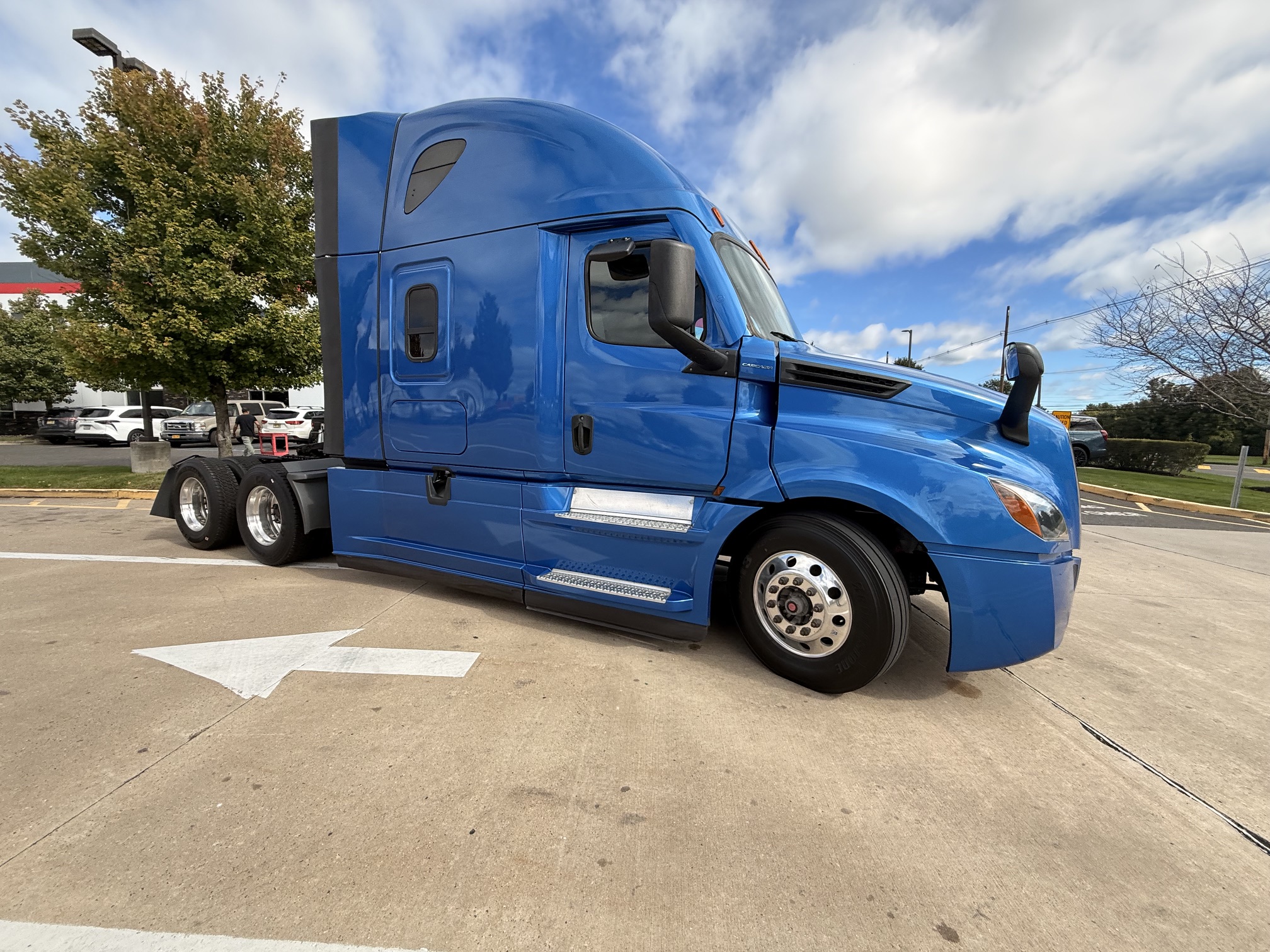 2022 Freightliner CASCADIA 126 2022 Freightliner CASCADIA 126 - image 1 of 6