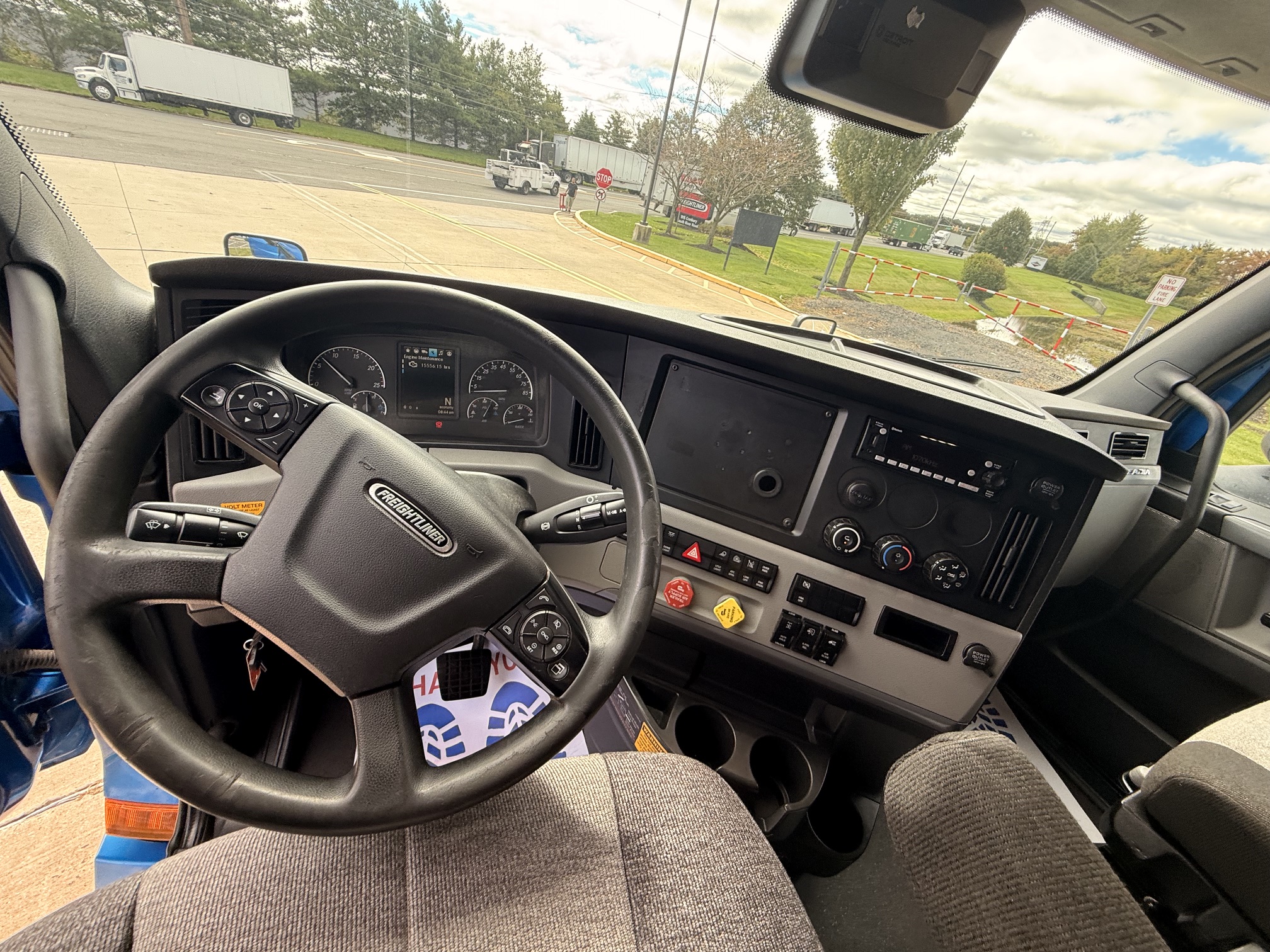 2022 Freightliner CASCADIA 126 2022 Freightliner CASCADIA 126 - image 3 of 6