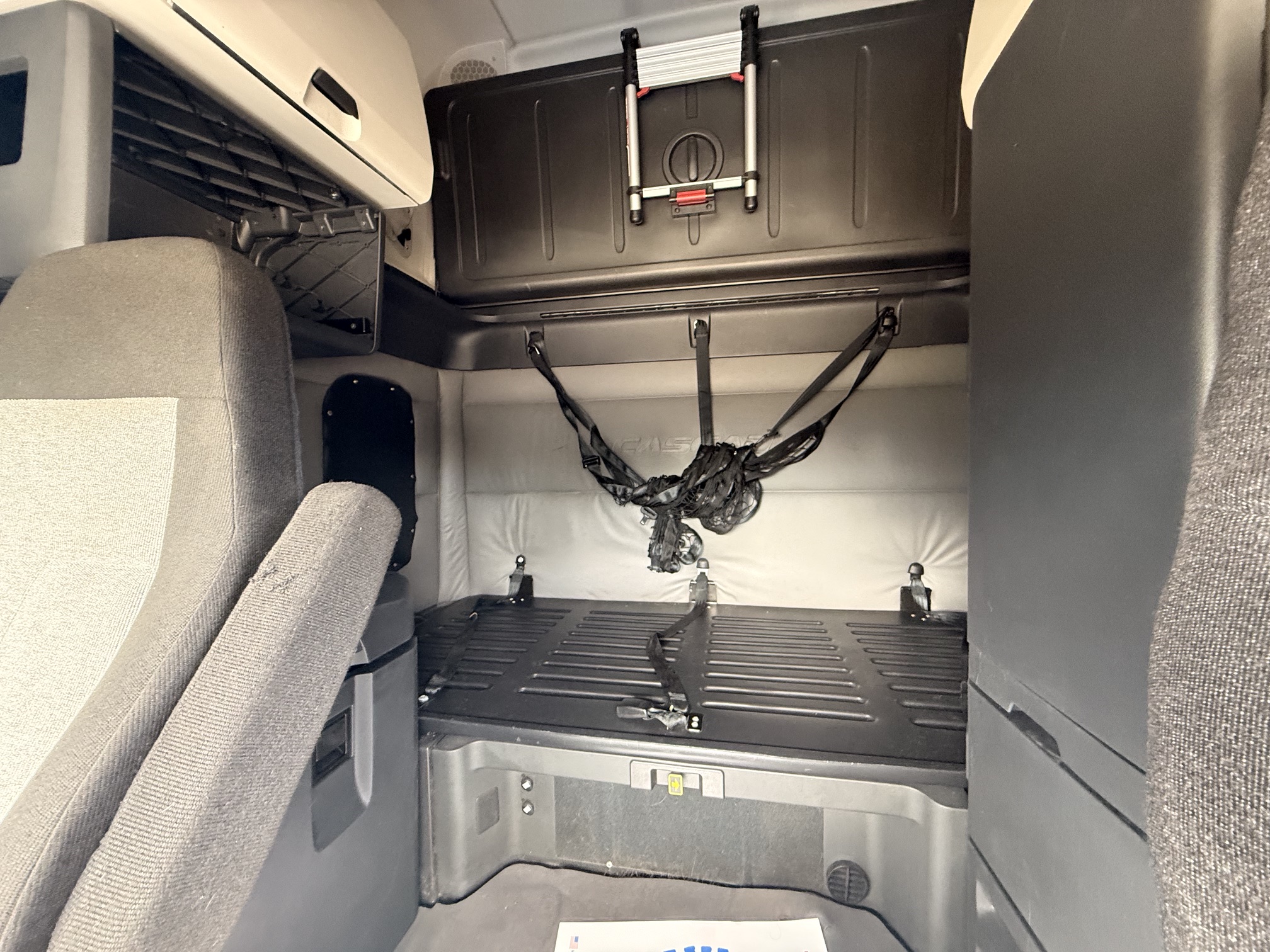 2022 Freightliner CASCADIA 126 2022 Freightliner CASCADIA 126 - image 4 of 6